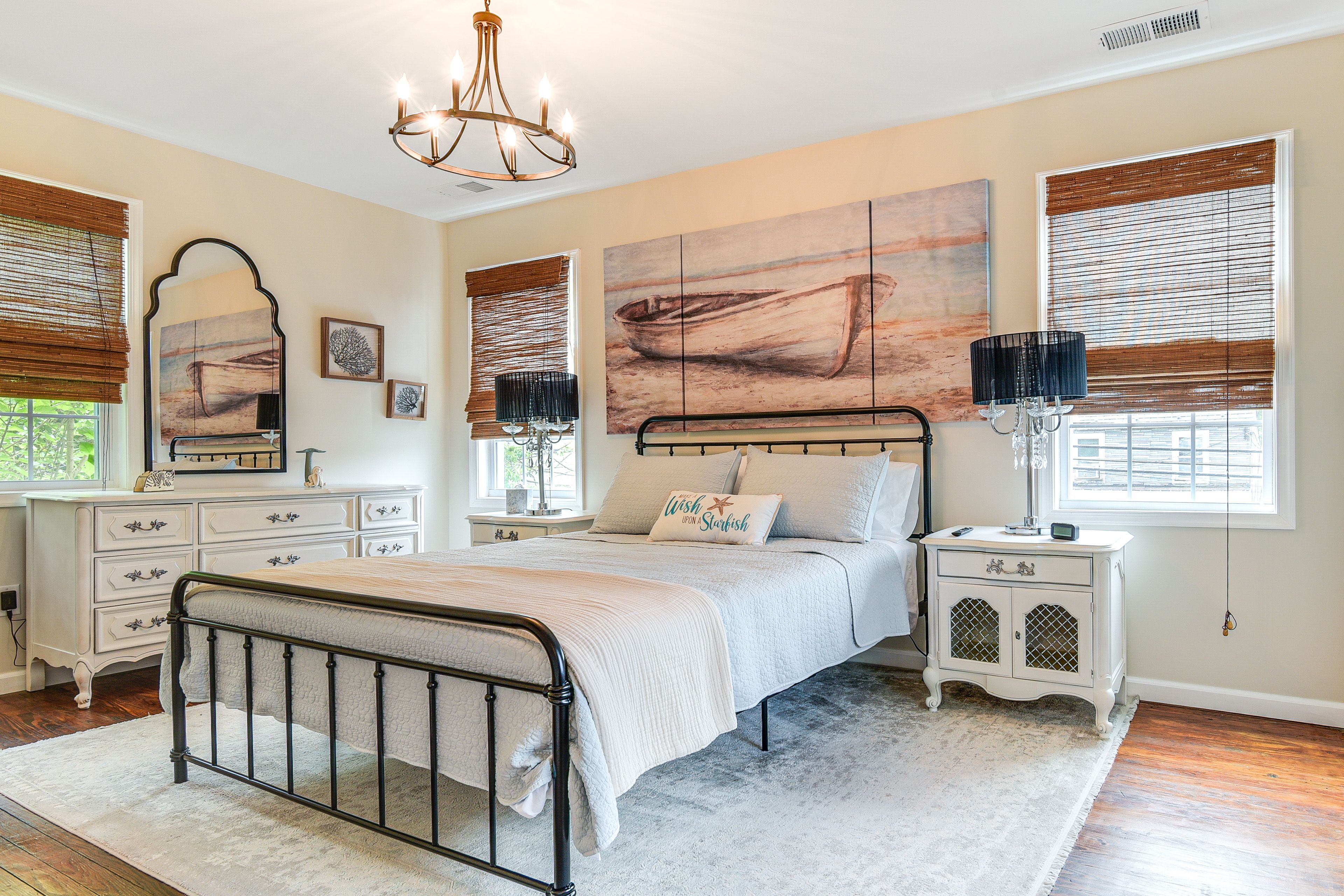Bedroom 2 | Queen Bed | Smart TV | 2nd Floor