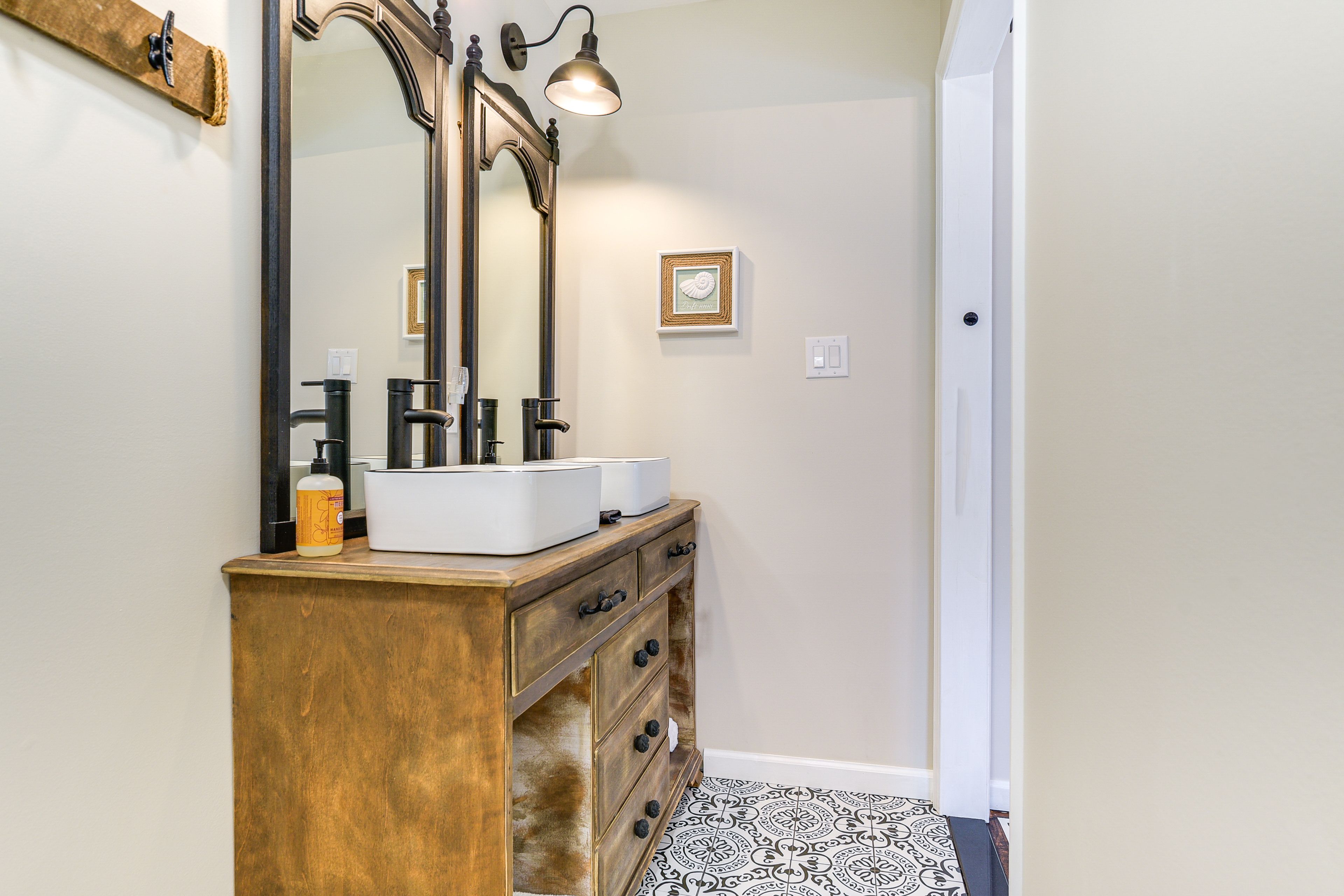 Full Bathroom | 2nd Floor