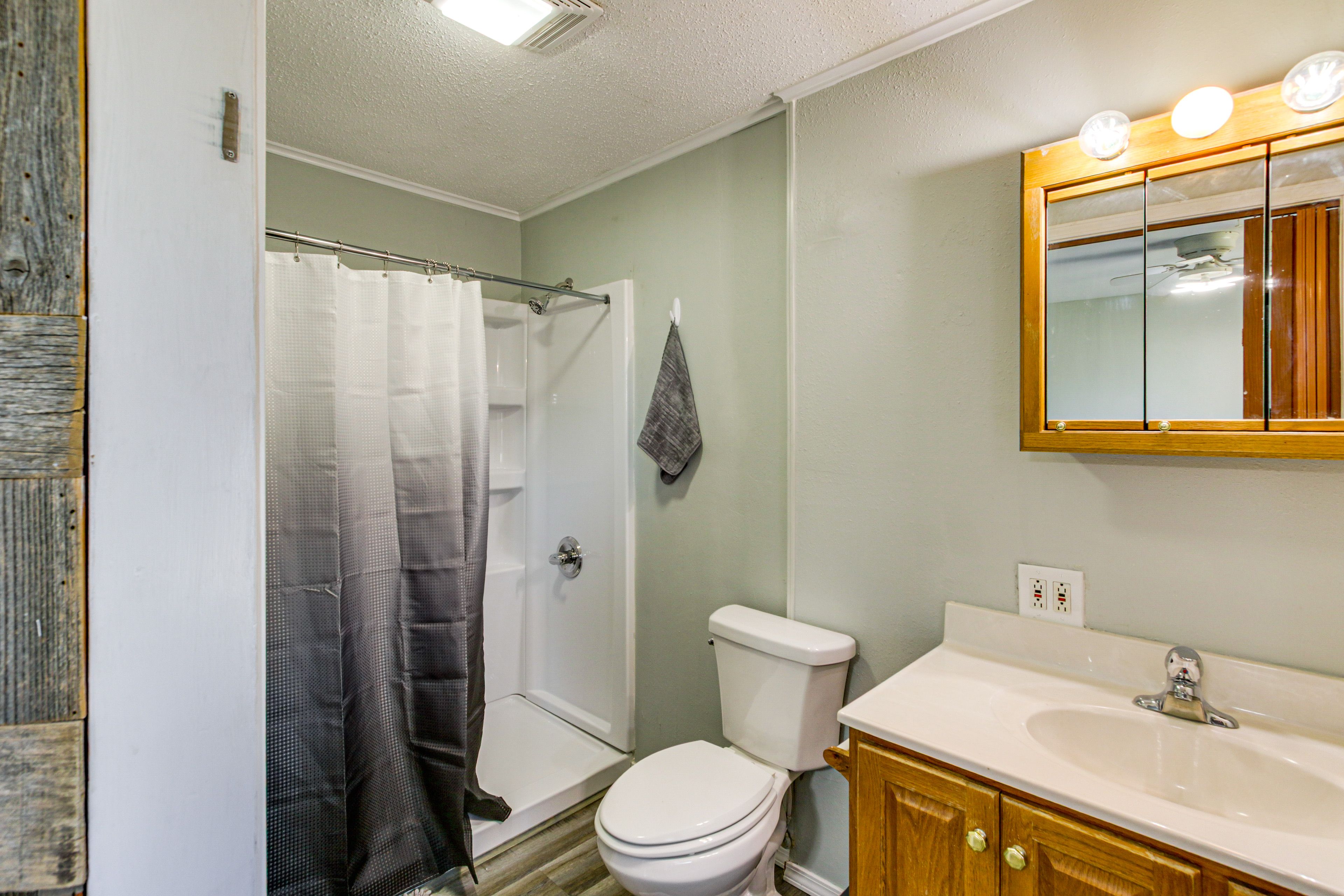 En-Suite Bathroom | Towels Provided