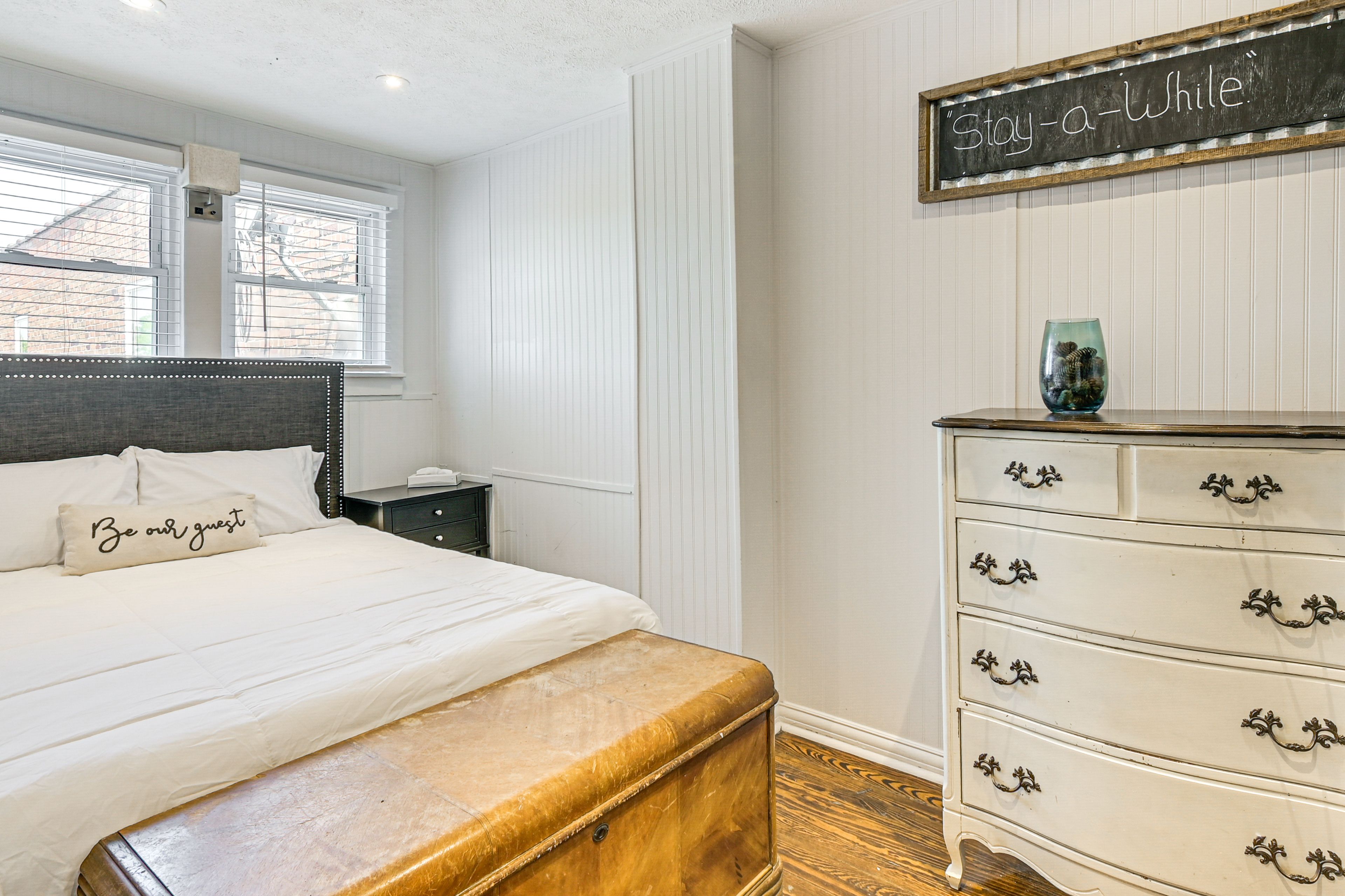 Bedroom 3 | Queen Bed