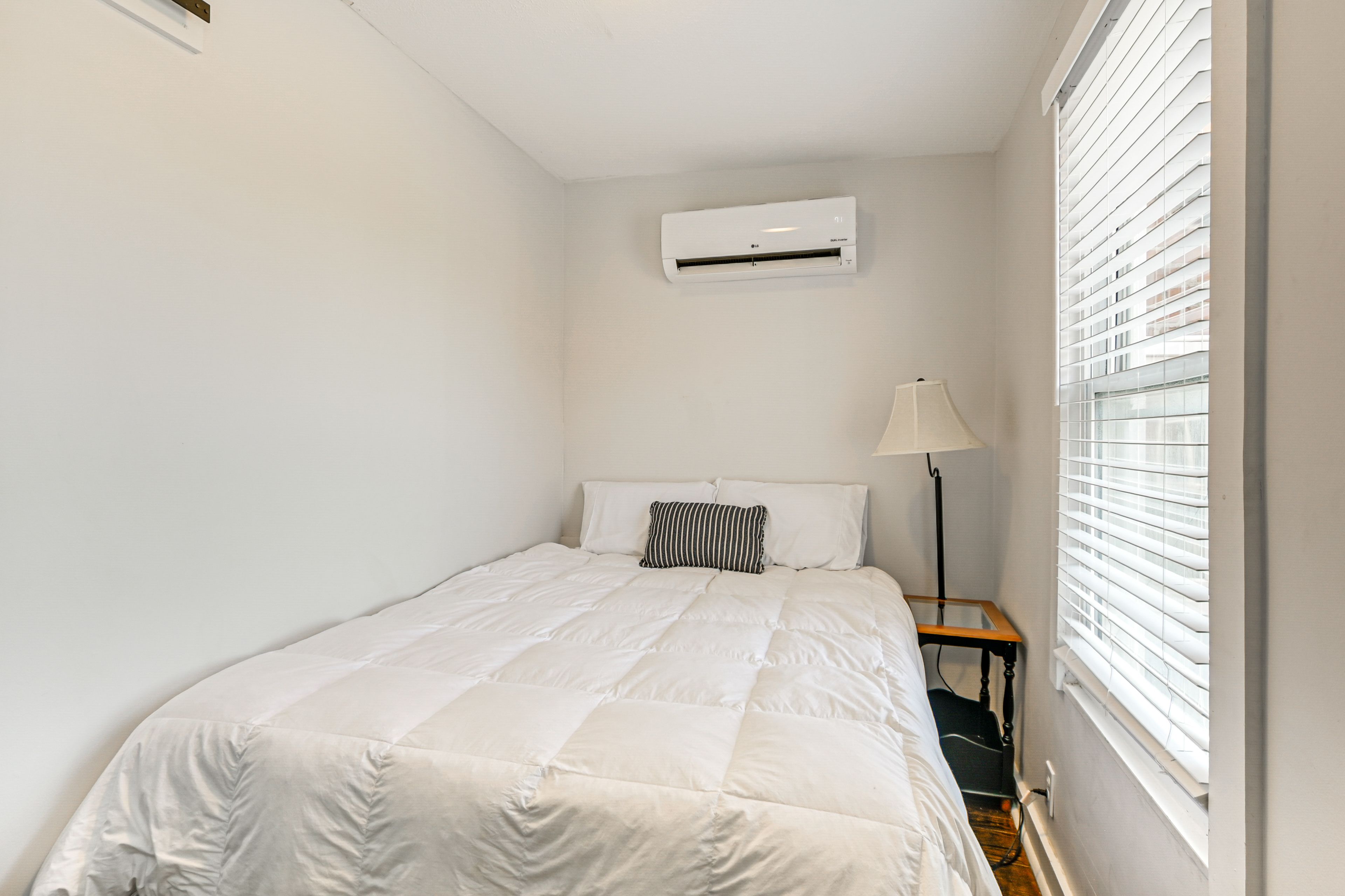 Bedroom 2 | Queen Bed