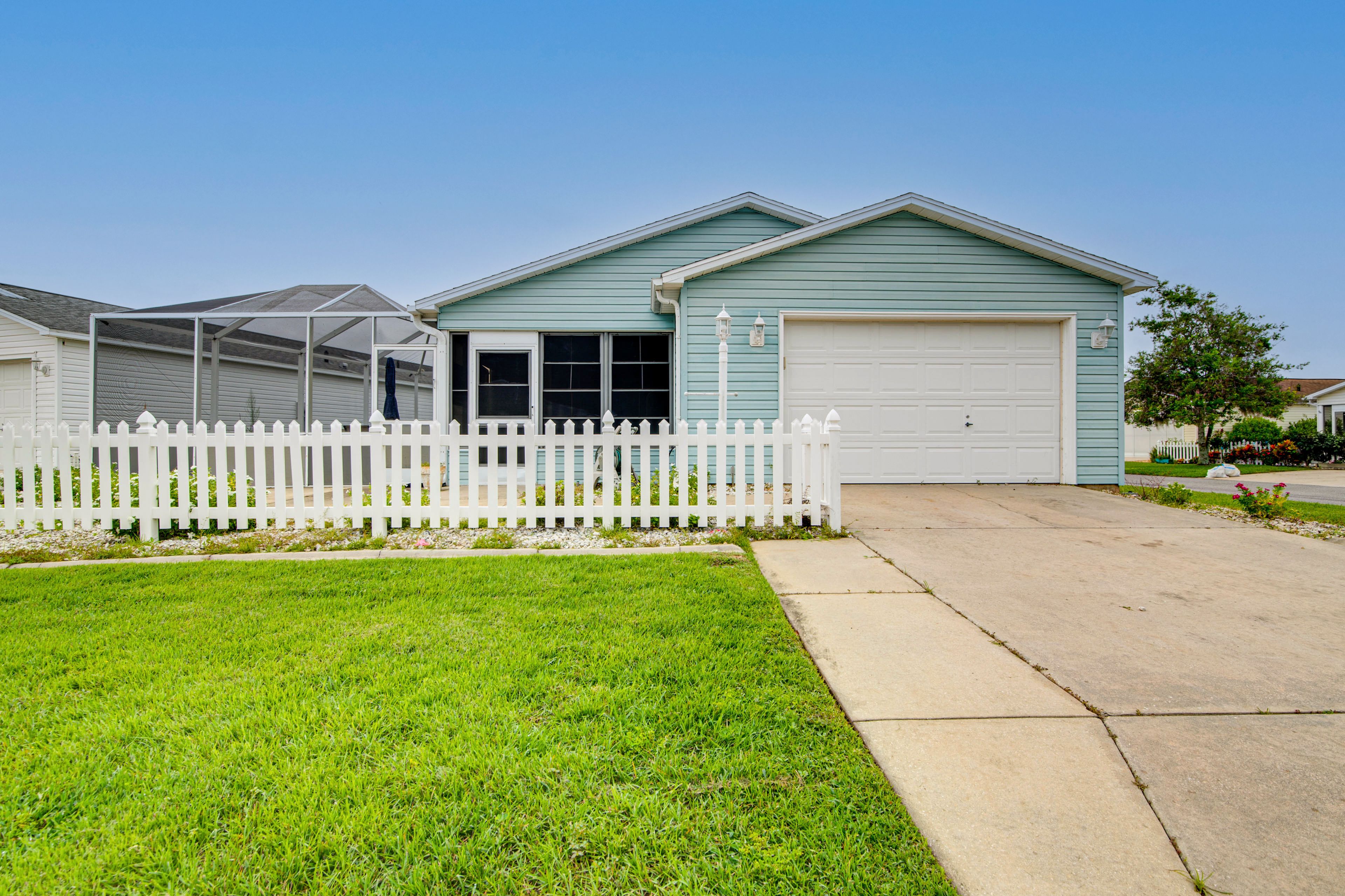 Property Exterior | Garage (1 Vehicle) | Driveway (1 Vehicle)
