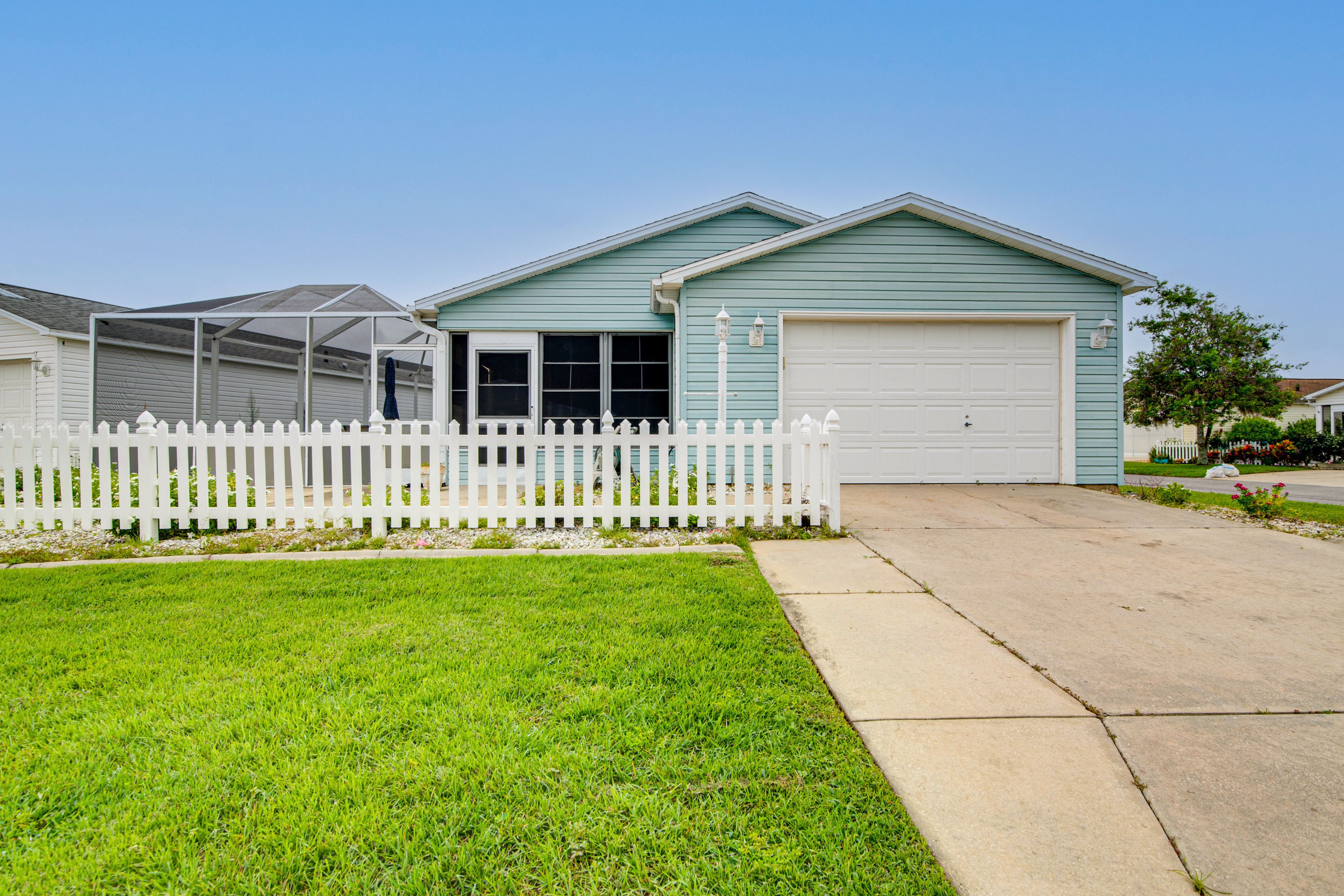 Property Exterior | Garage (1 Vehicle) | Driveway (1 Vehicle)