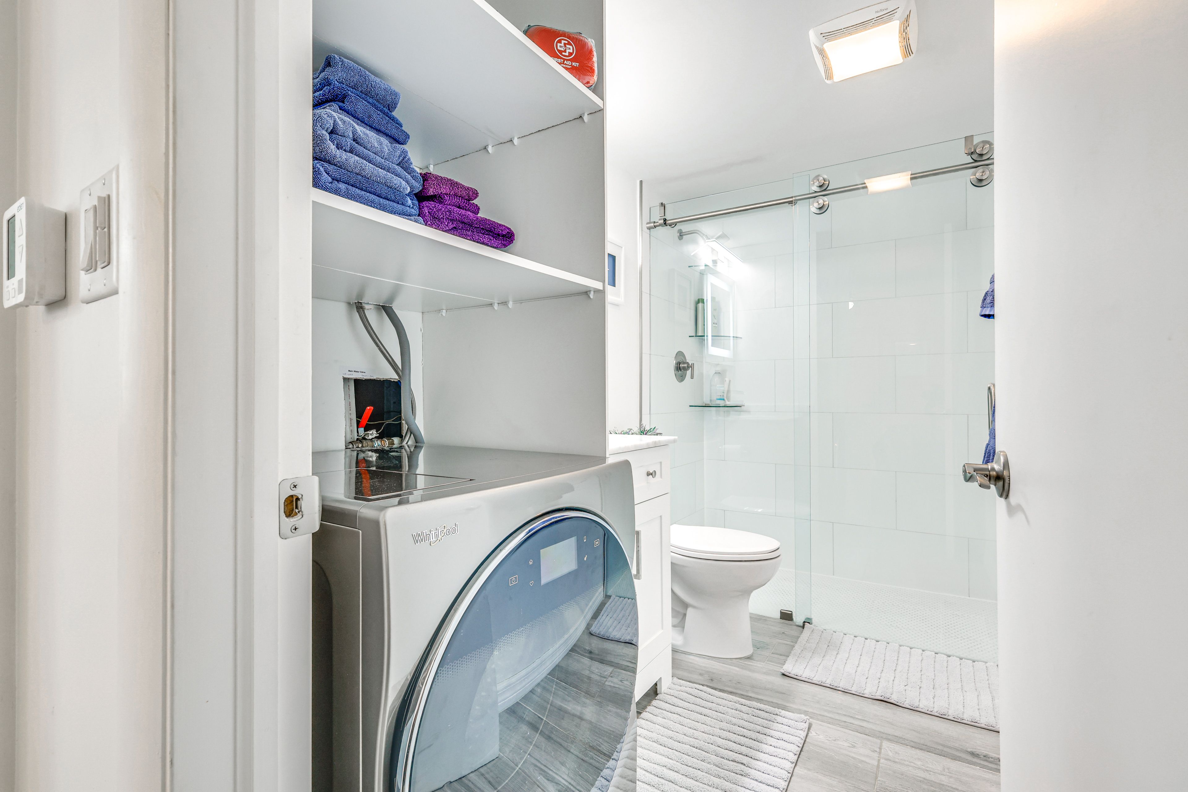 Full Bathroom | Washer/Dryer