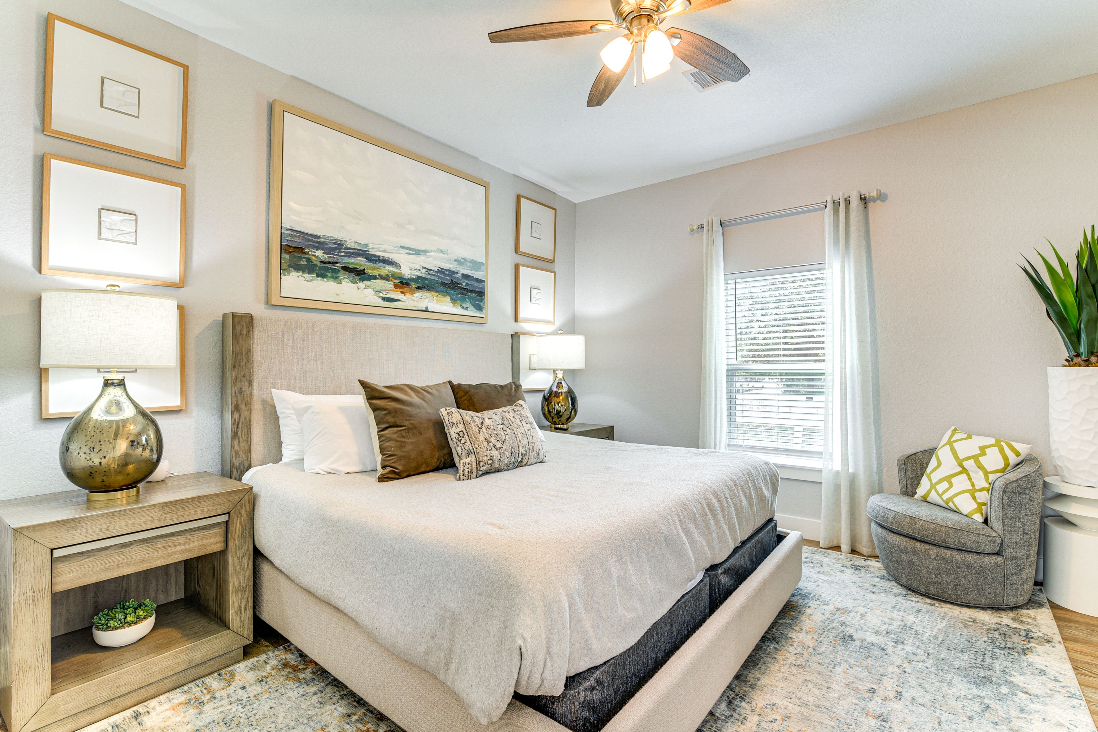 Bedroom 1 | King Bed | Linens Provided | 1st Floor