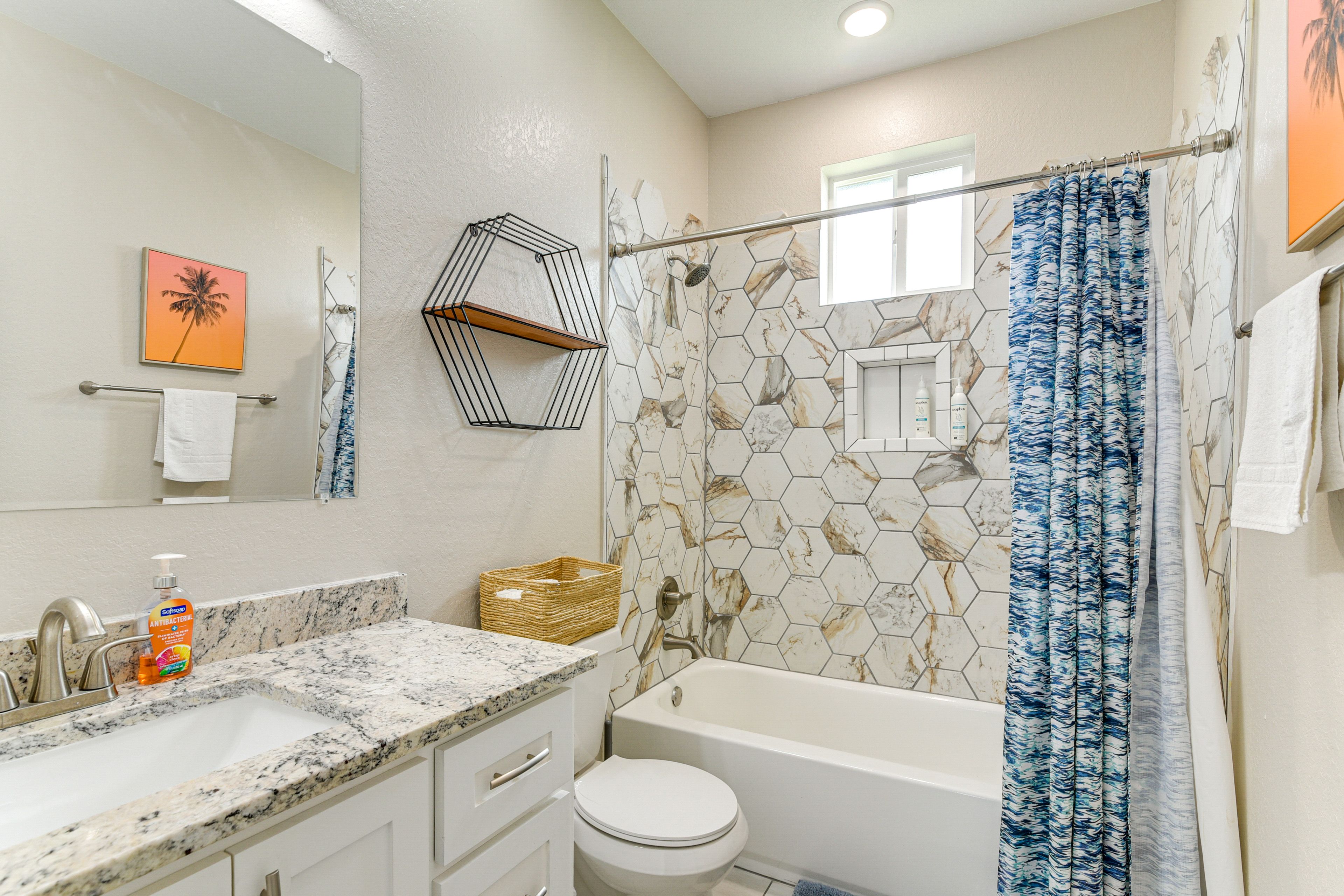 Full Bathroom | 2nd Floor
