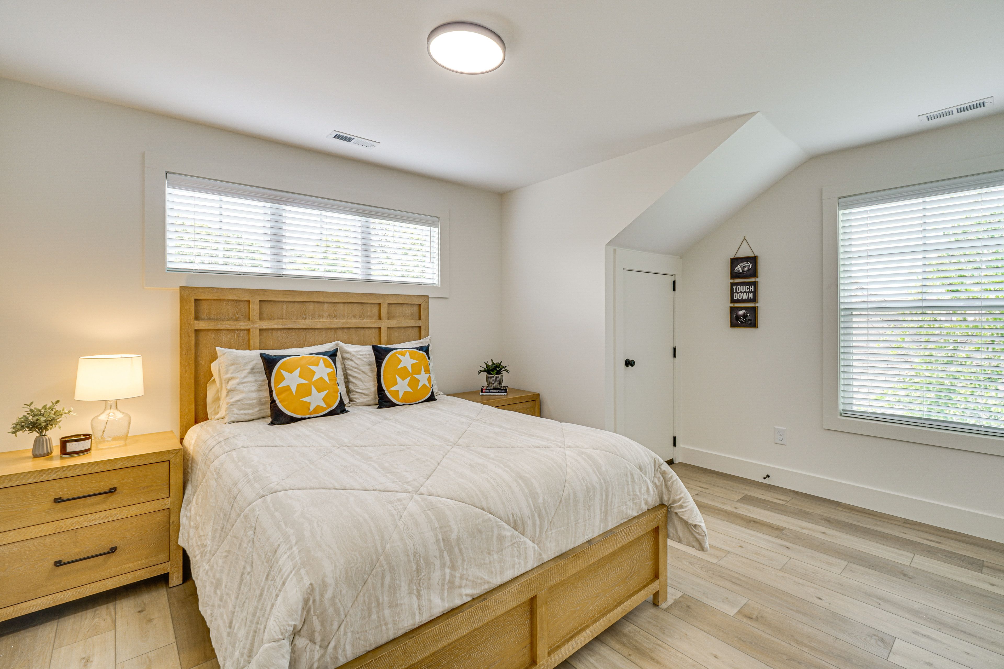 Bedroom 2 | 2nd Floor | Queen Bed