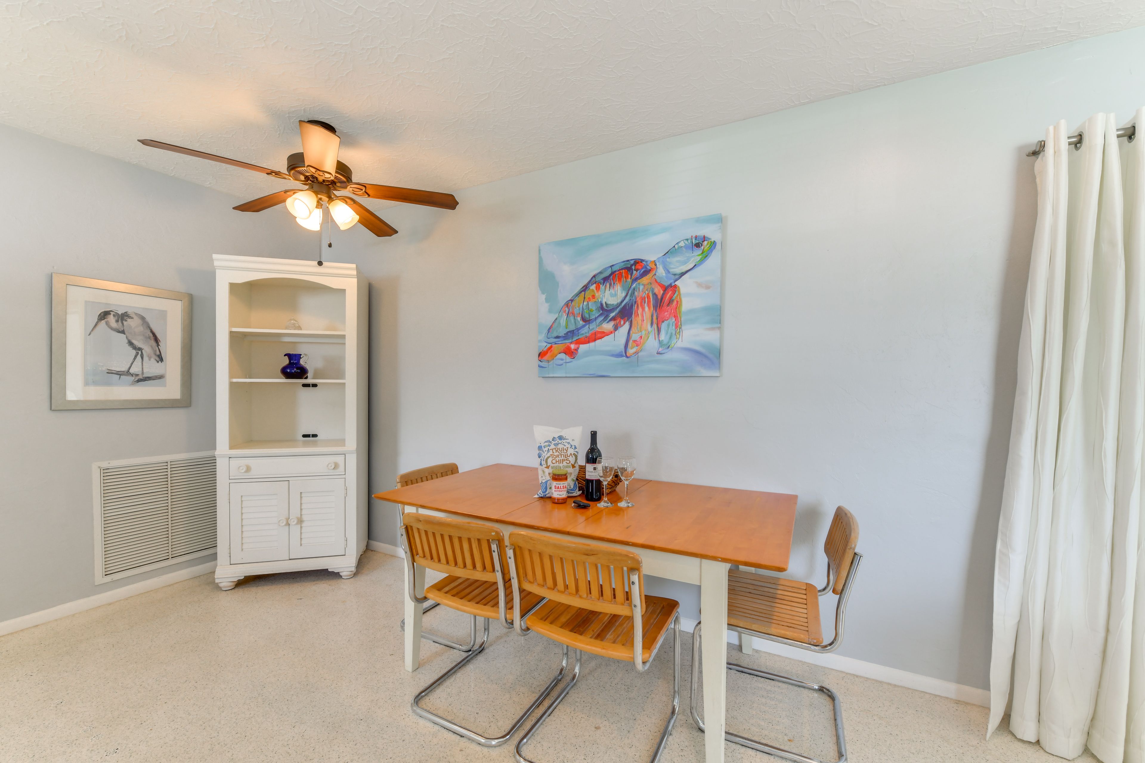 Dining Area | Dishware/Flatware