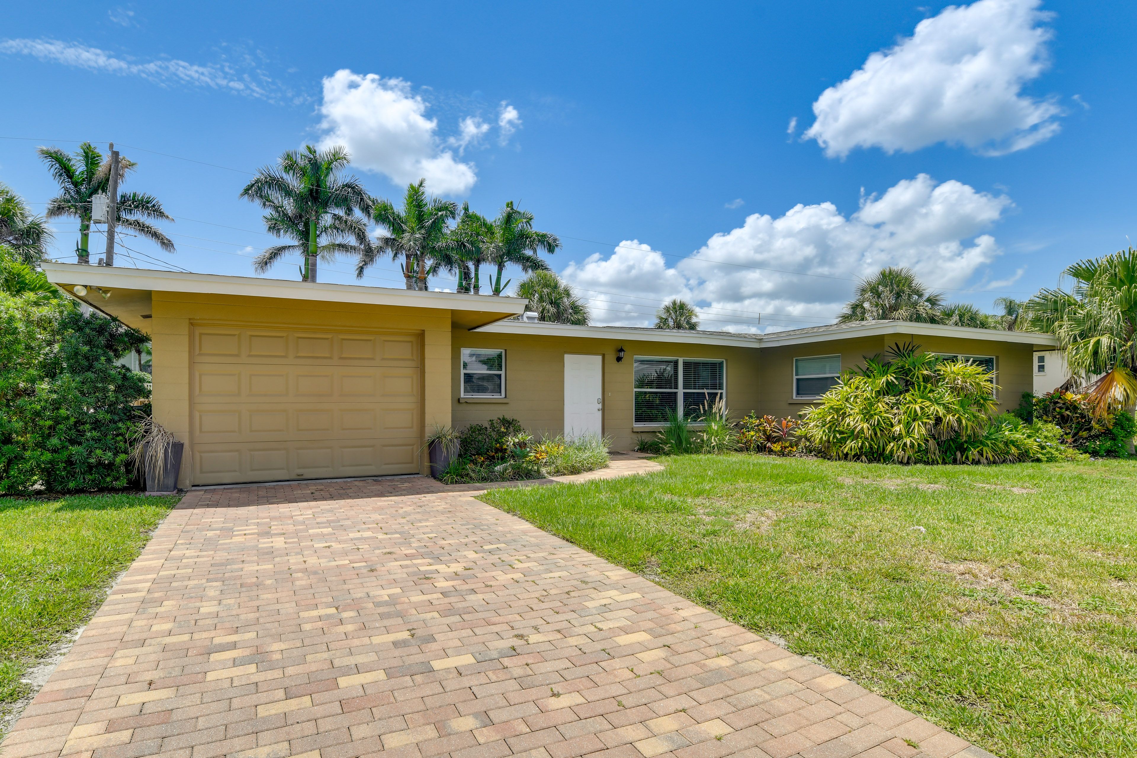 Exterior | Parking | Driveway (1 Vehicle)