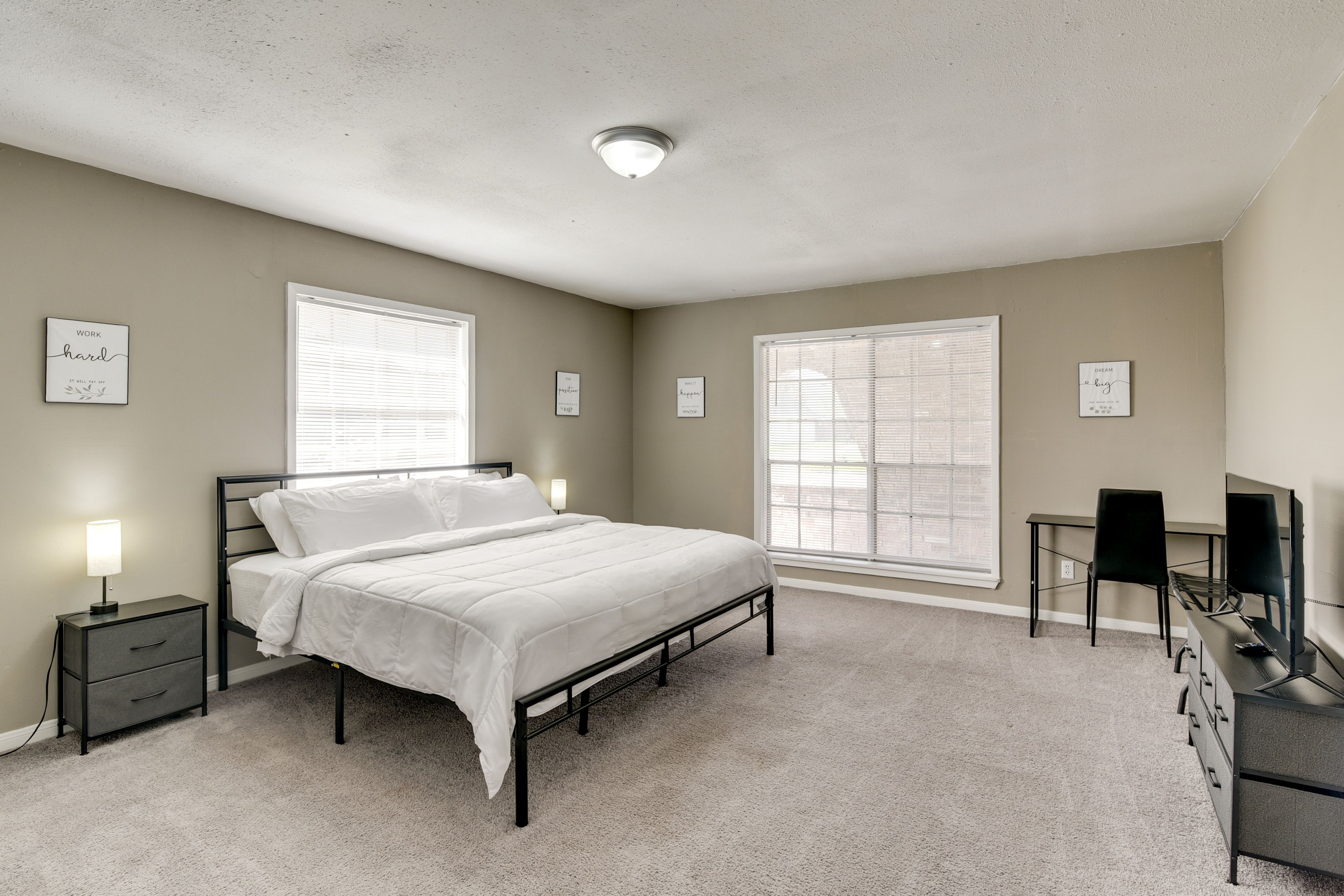 Bedroom 2 | King Bed | 1st Floor