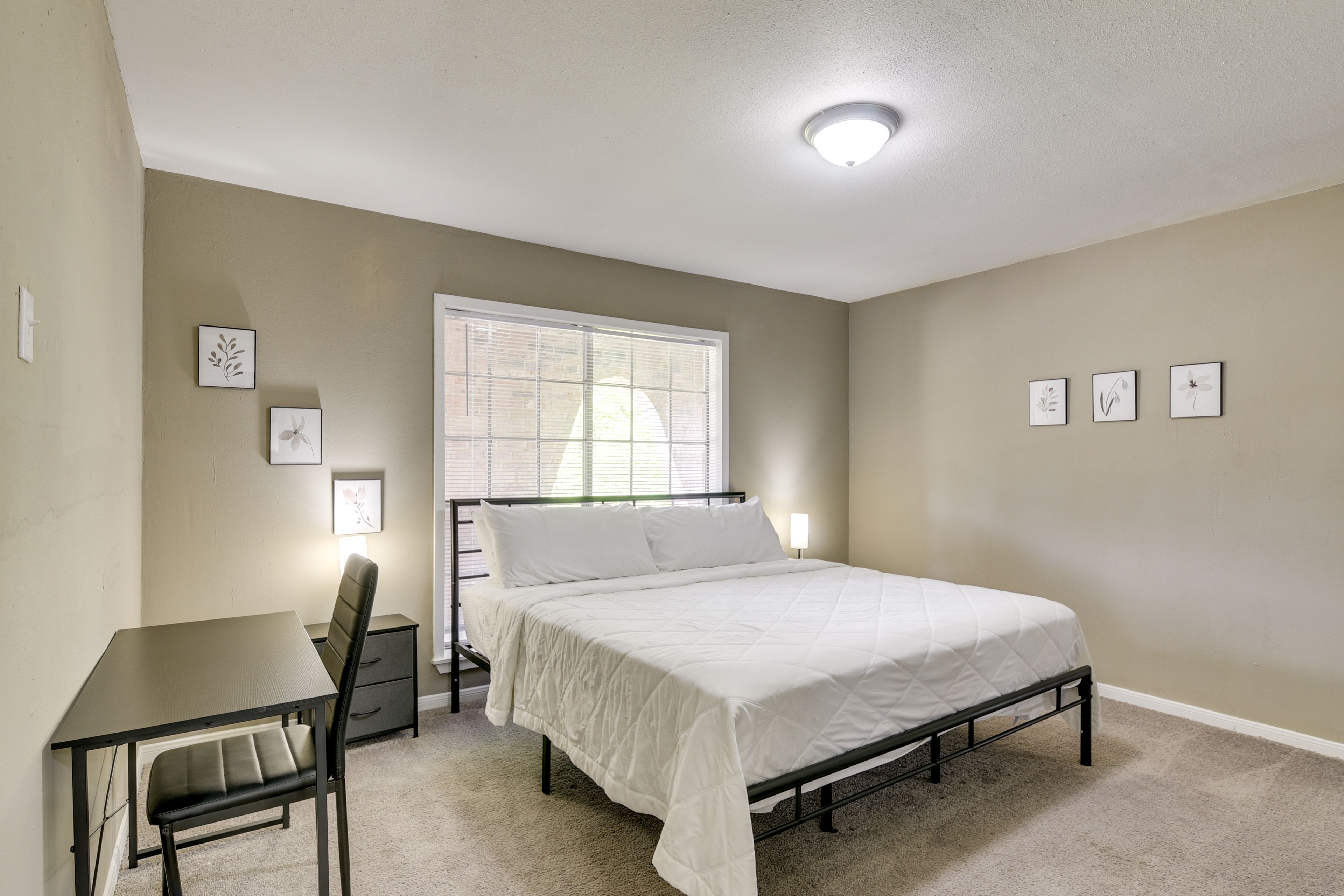 Bedroom 1 | King Bed | 1st Floor