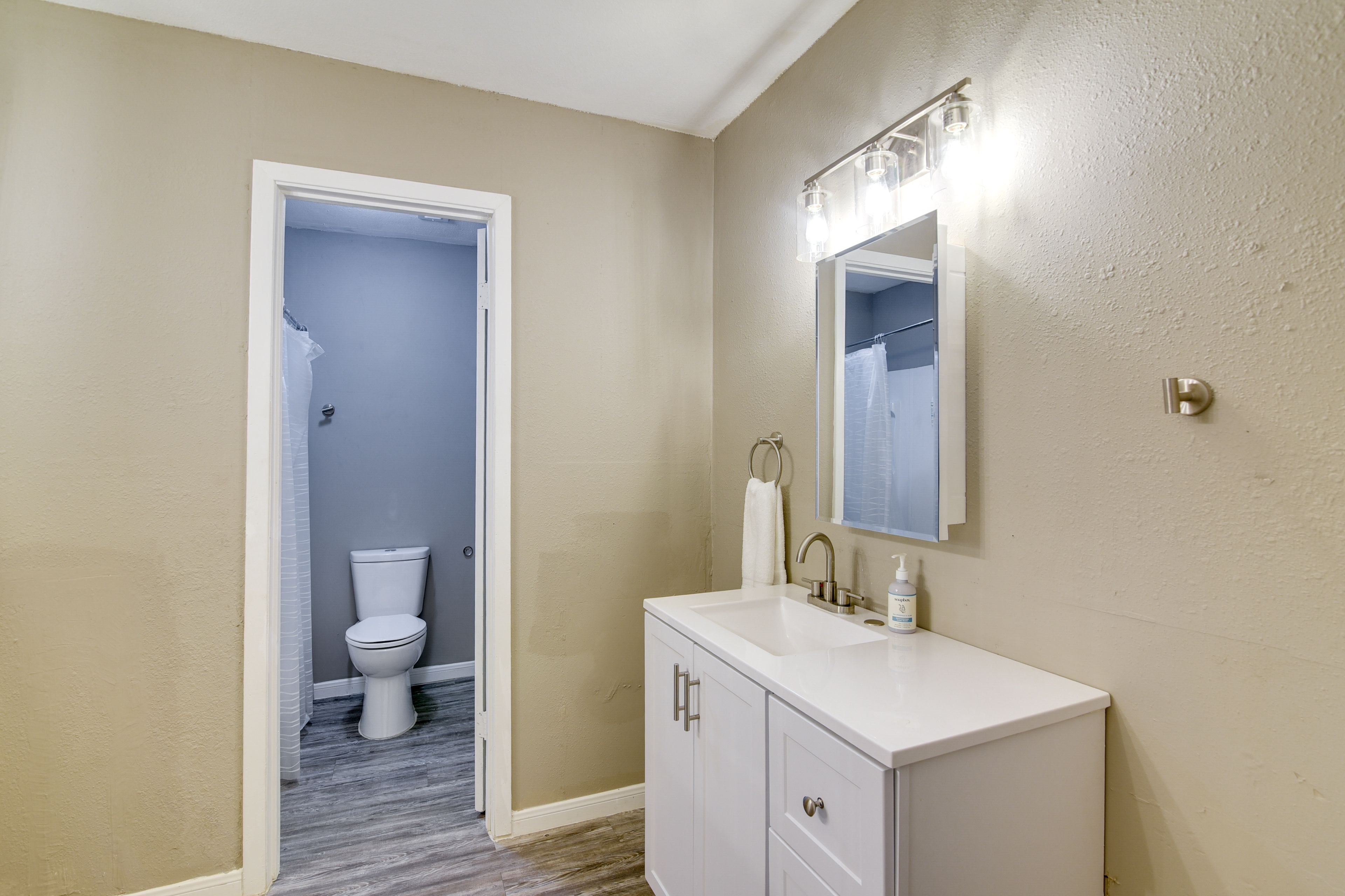 Bathroom | 2nd Floor
