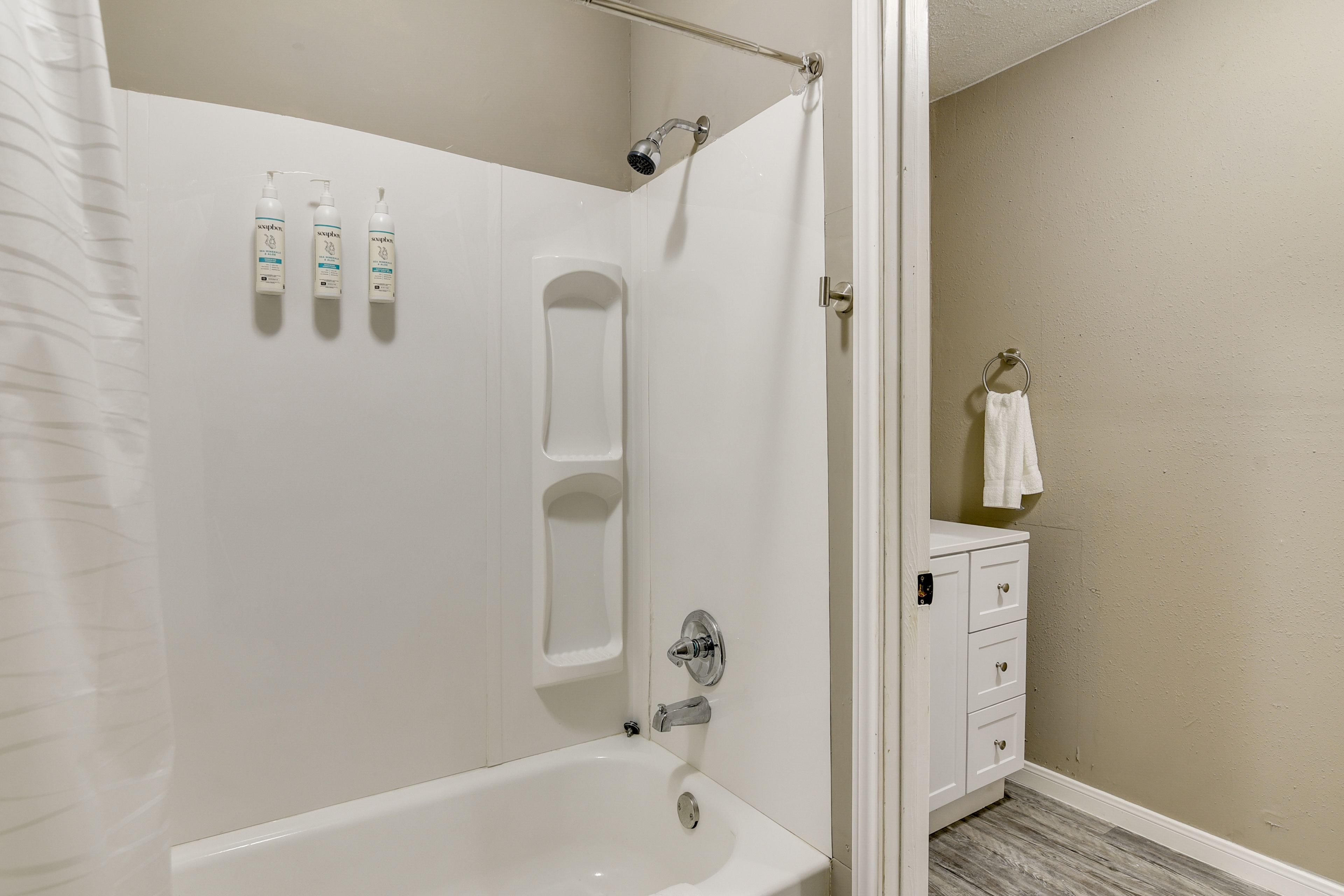 Bathroom | 2nd Floor