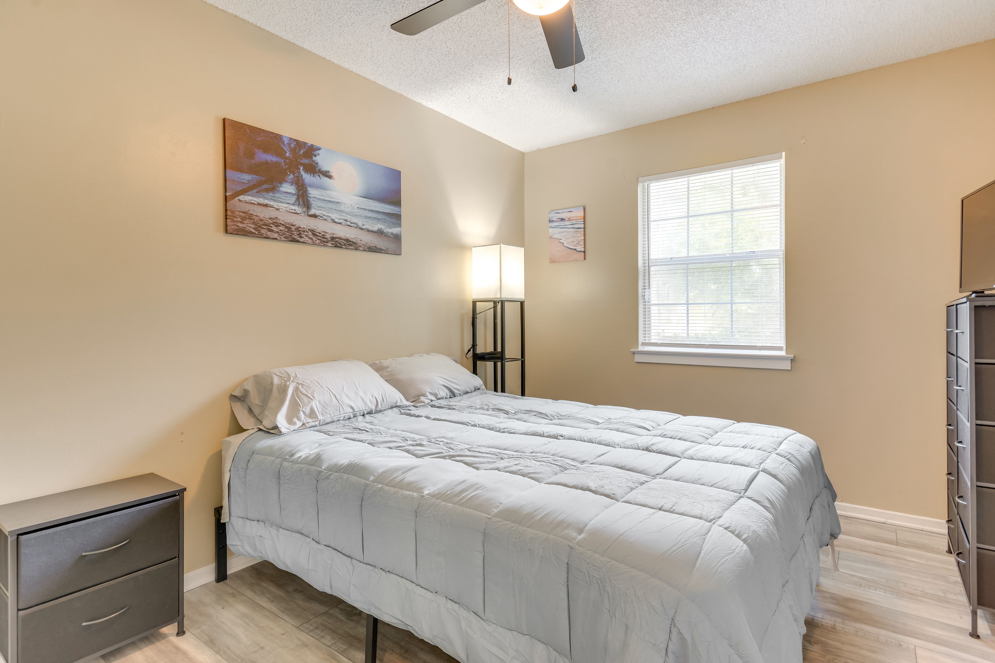 Bedroom 2 | Queen Bed | Flat-Screen TV