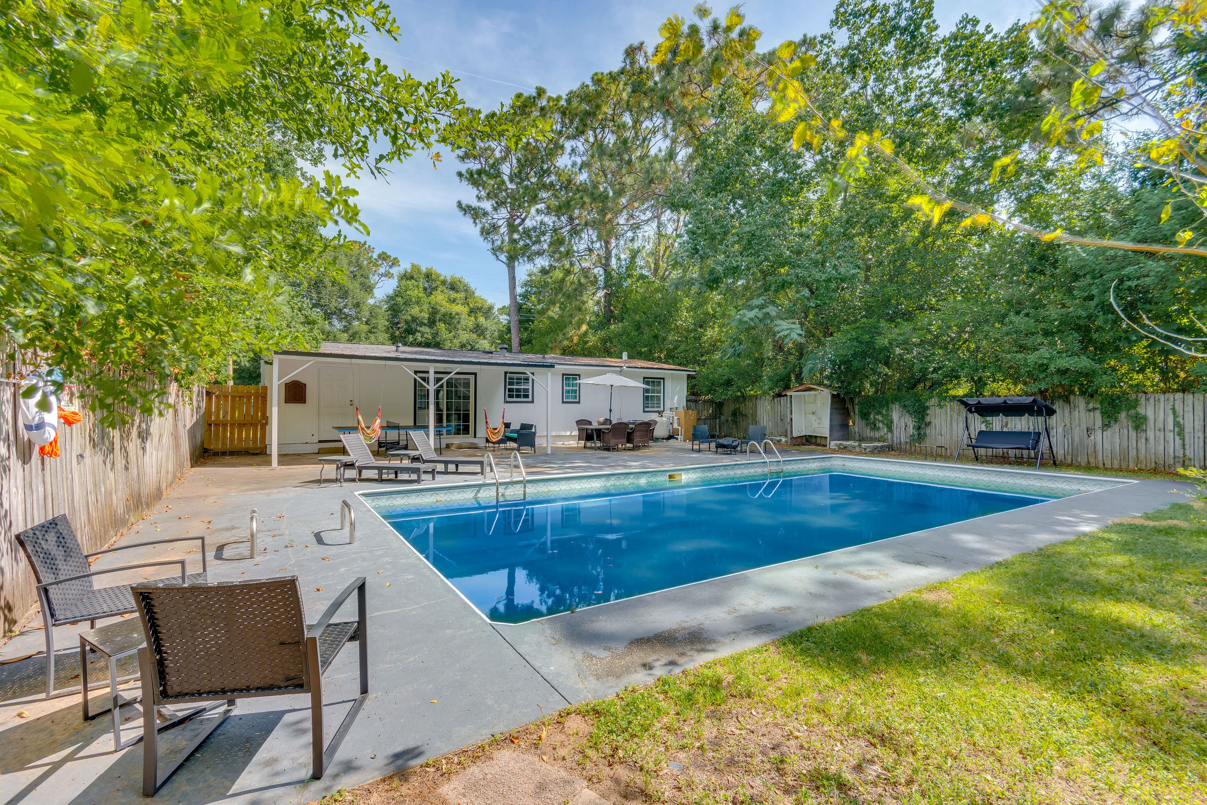 Pensacola Vacation Rental | 3BR | 1BA | 1,130 Sq Ft | 2 Steps to Enter