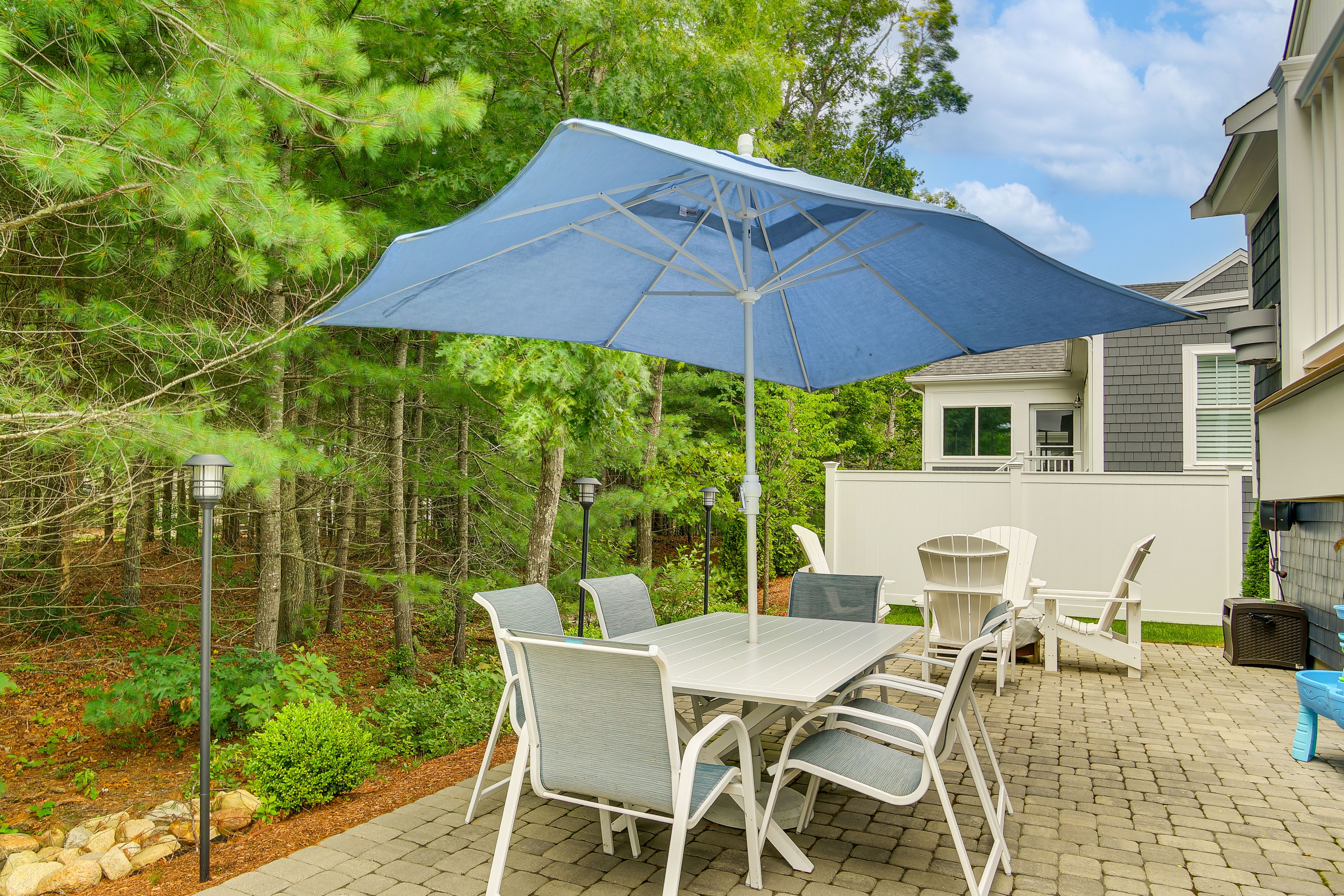 Private Patio & Yard | Wood-Burning Fire Pit