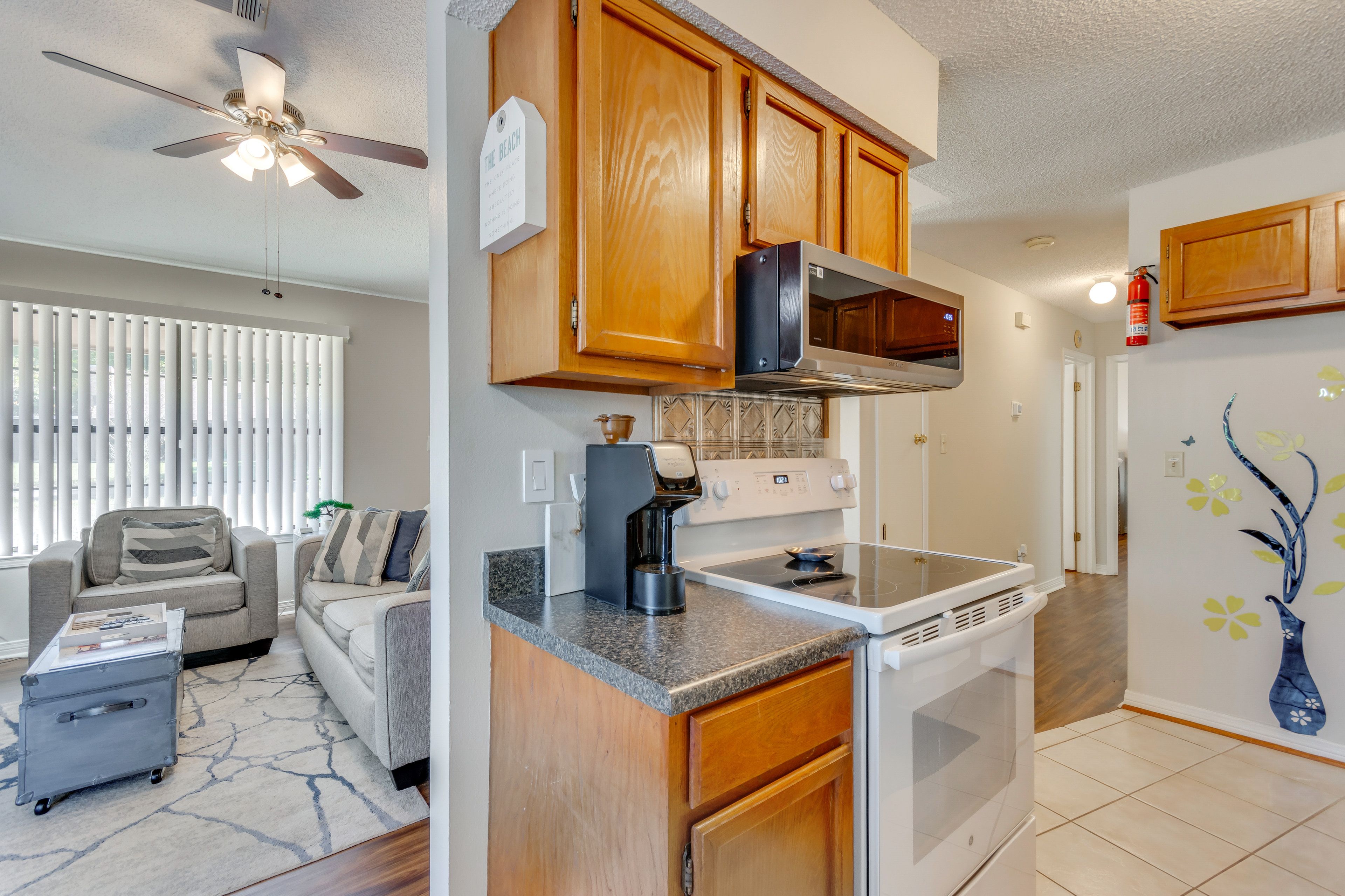 Kitchen | Single-Serve Coffee Maker | Dishwasher | Blender | Spices