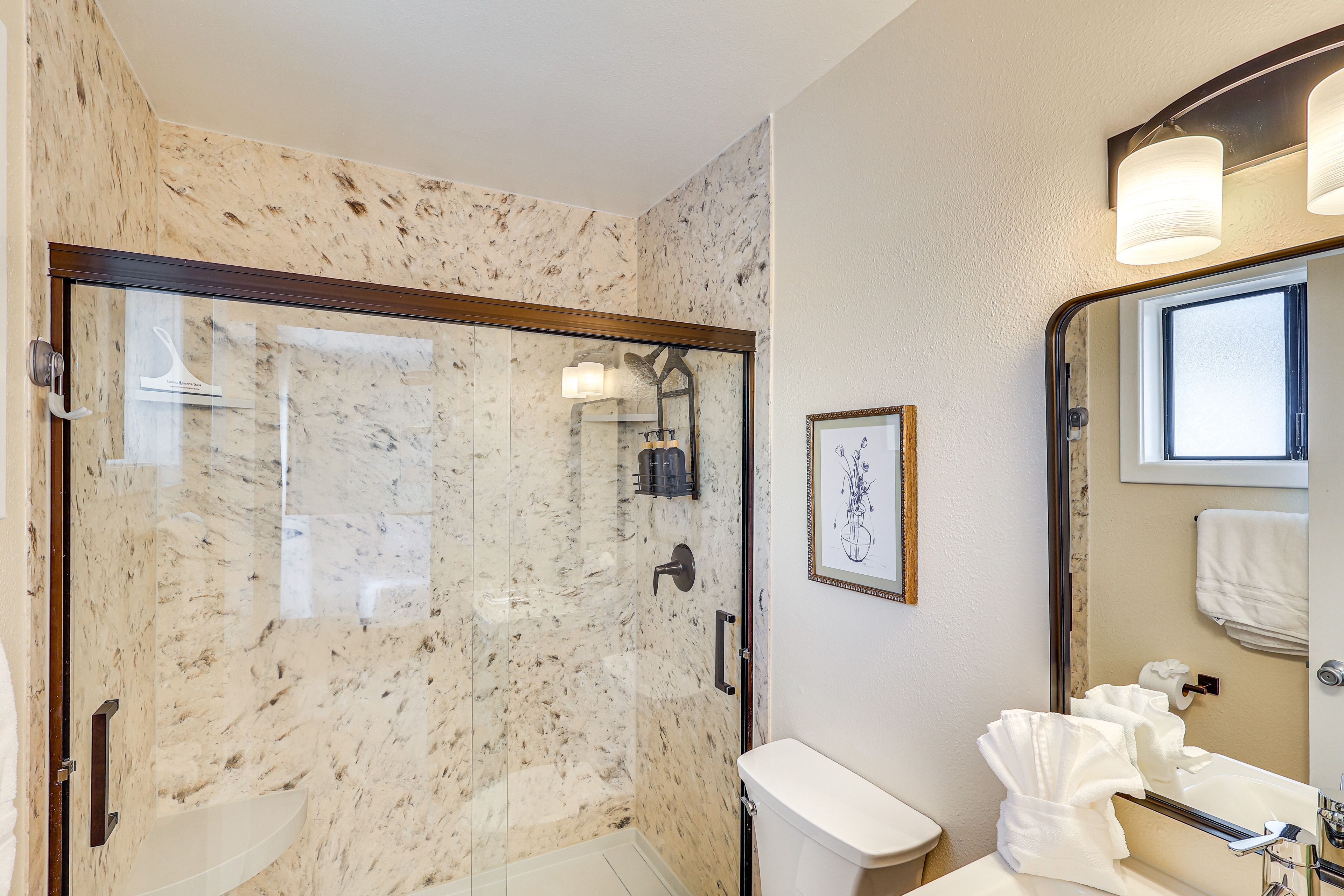 Full Bathroom | Towels Provided | Complimentary Toiletries