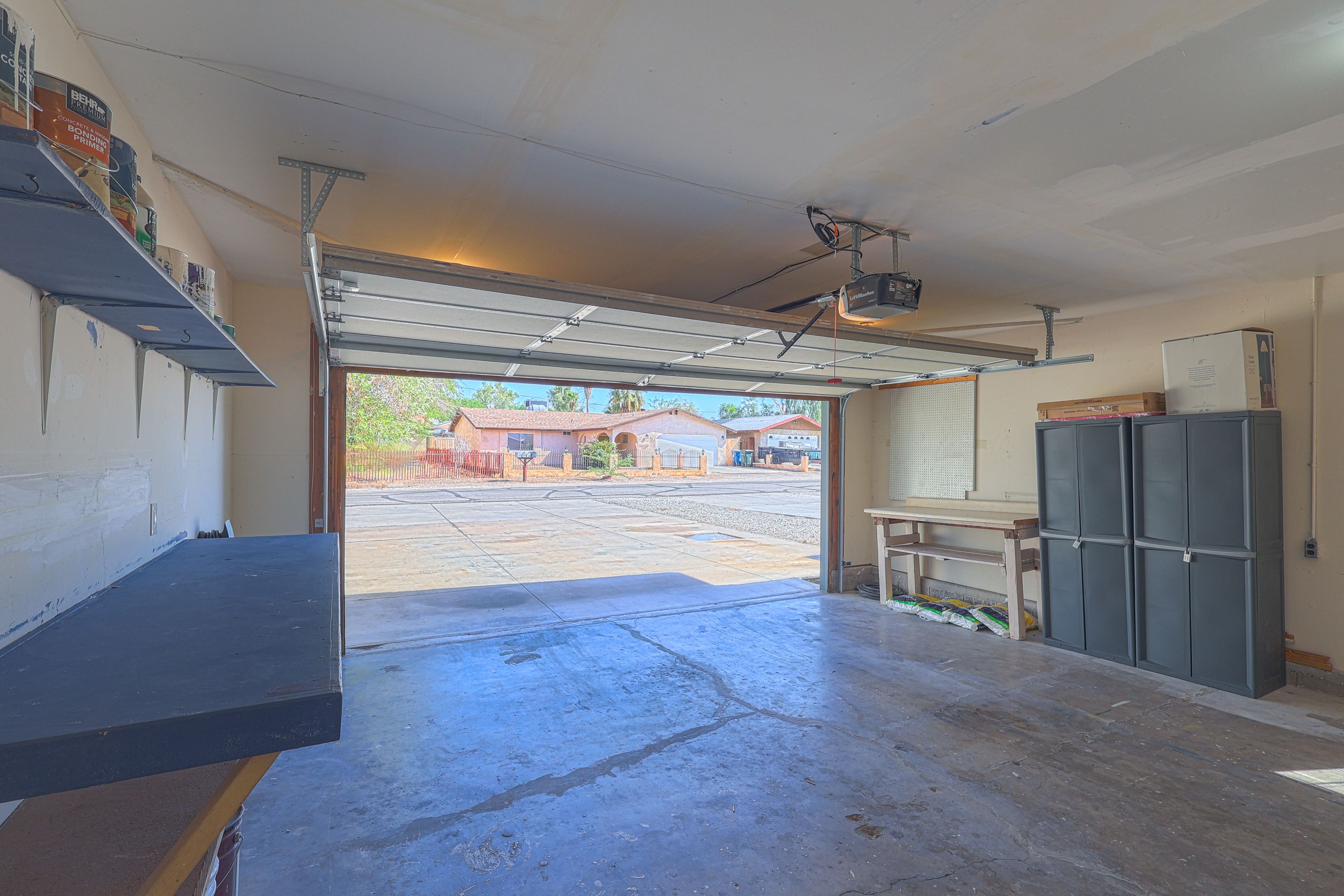 Parking | Garage (1 Vehicle) | Tesla EV Charger