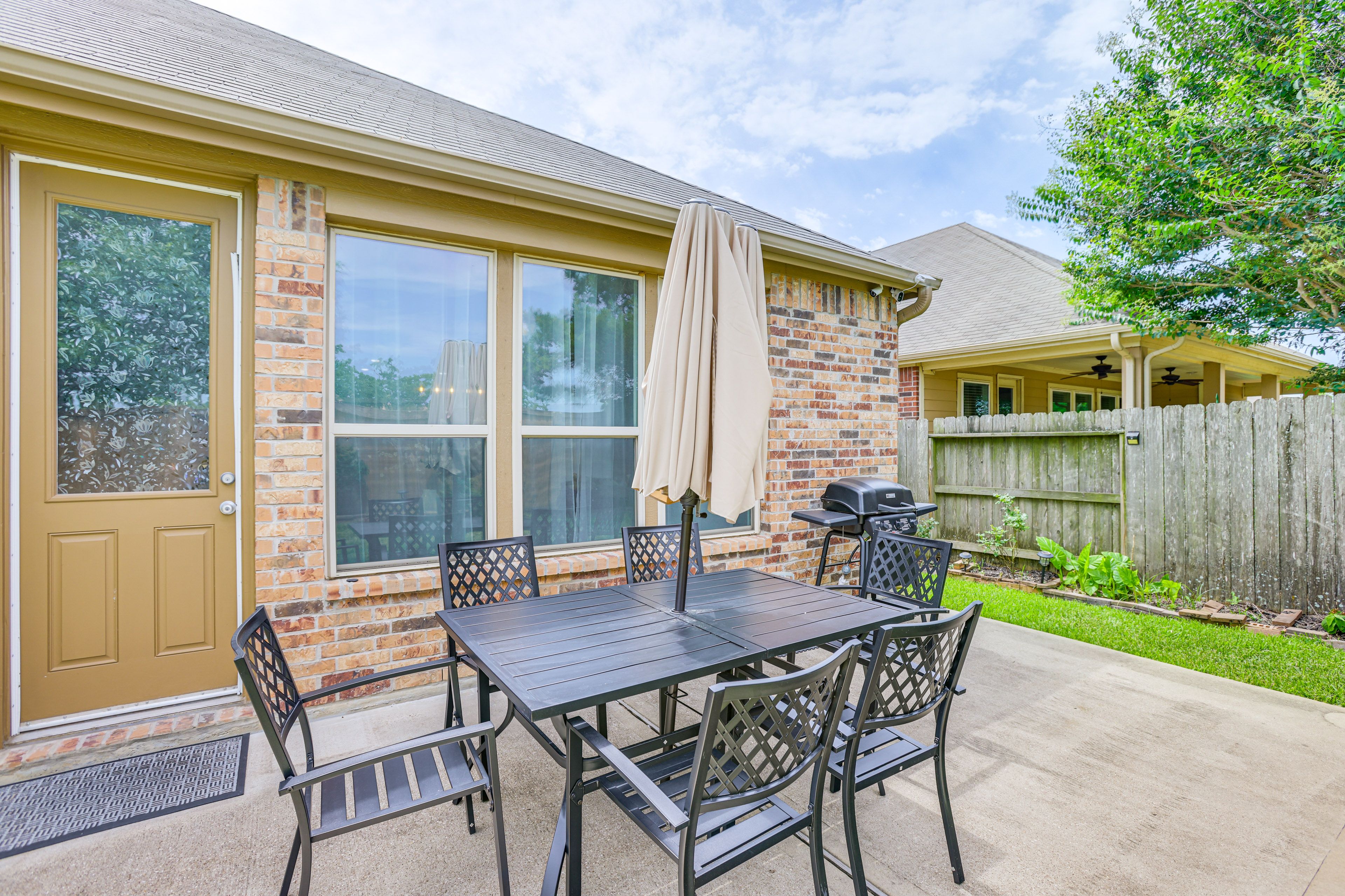 Fenced-In Yard | Patio | Gas Grill (Propane Provided)