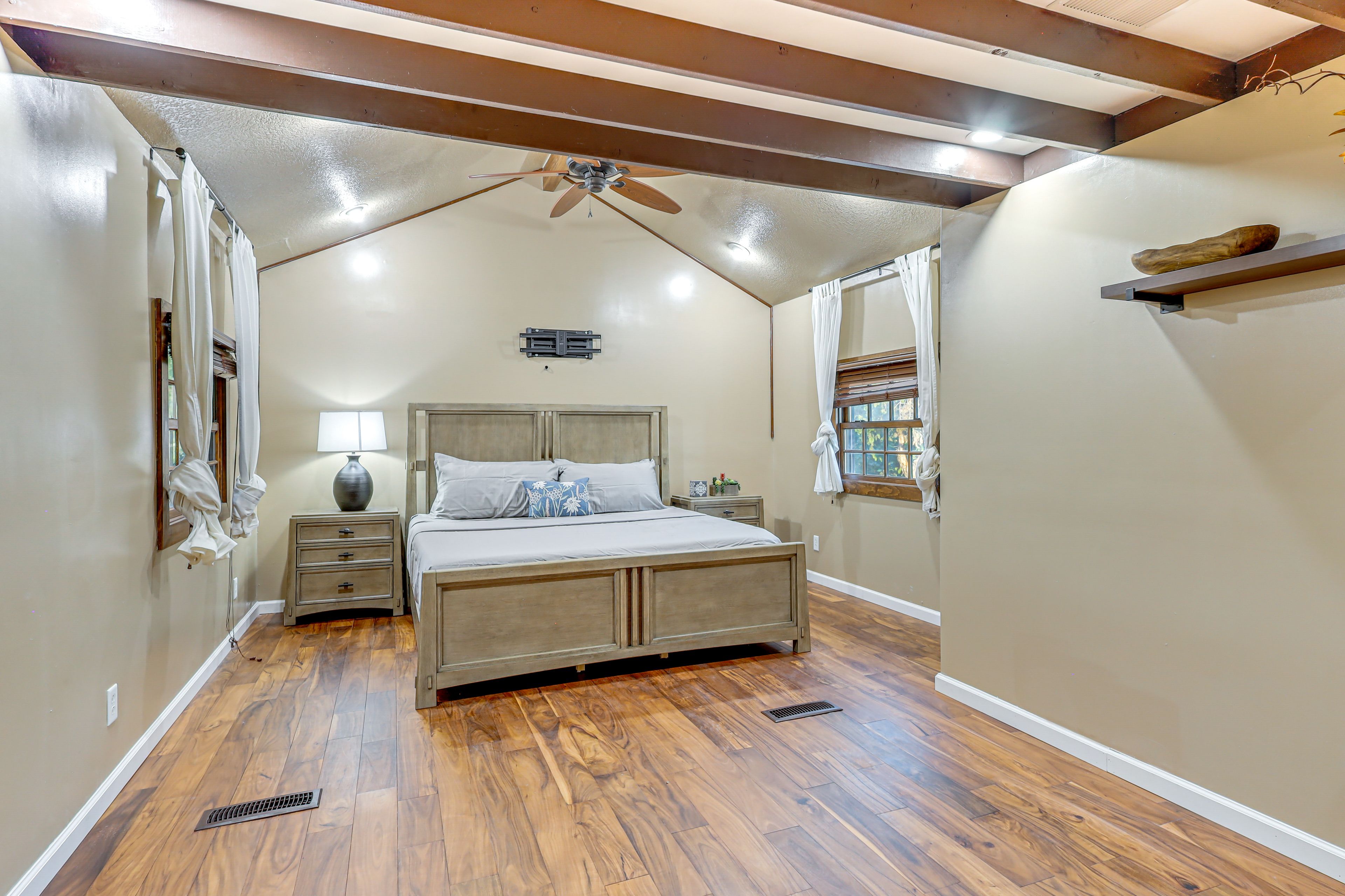 Bedroom 2 | 2nd Floor | King Bed