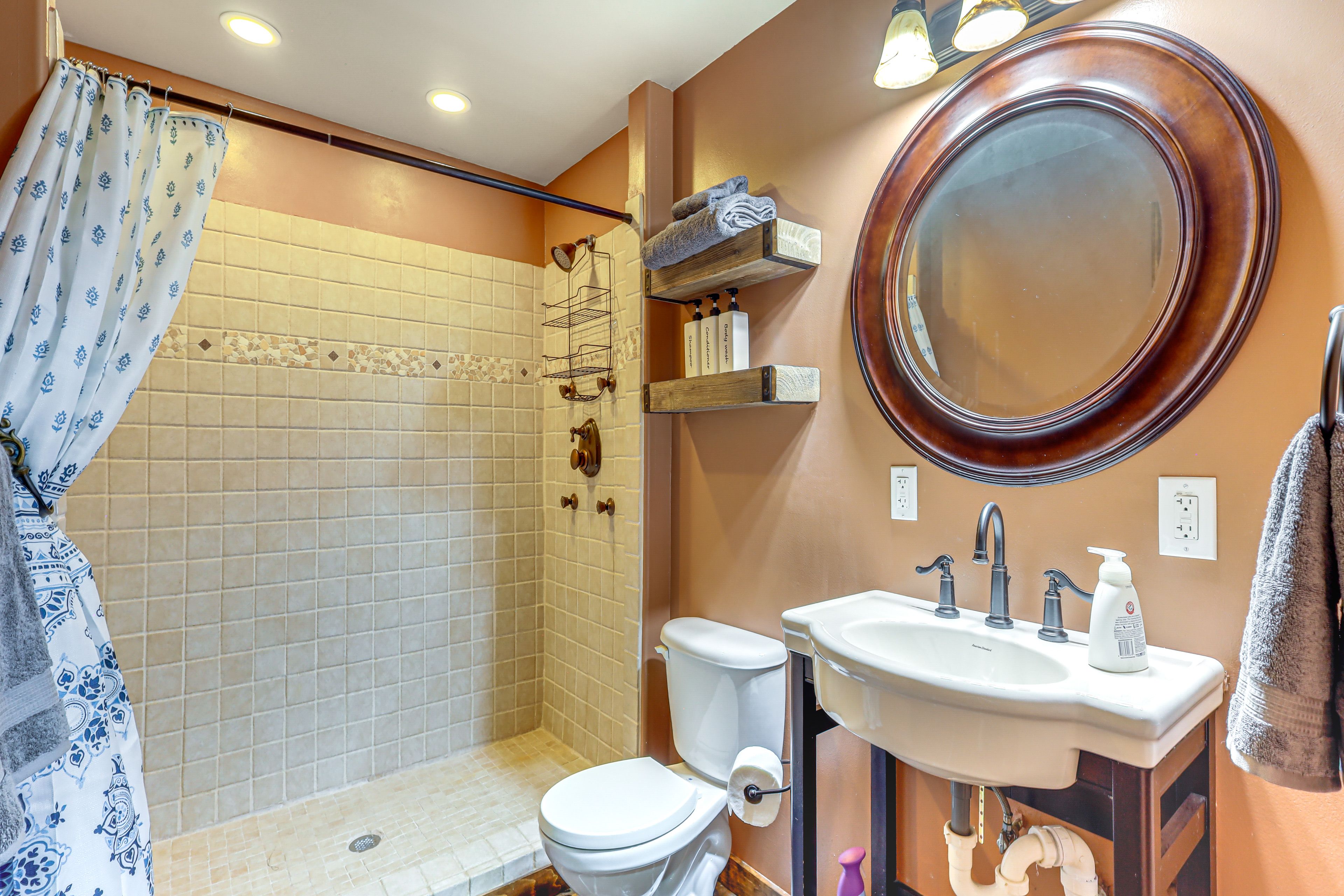 Full Bathroom | 1st Floor