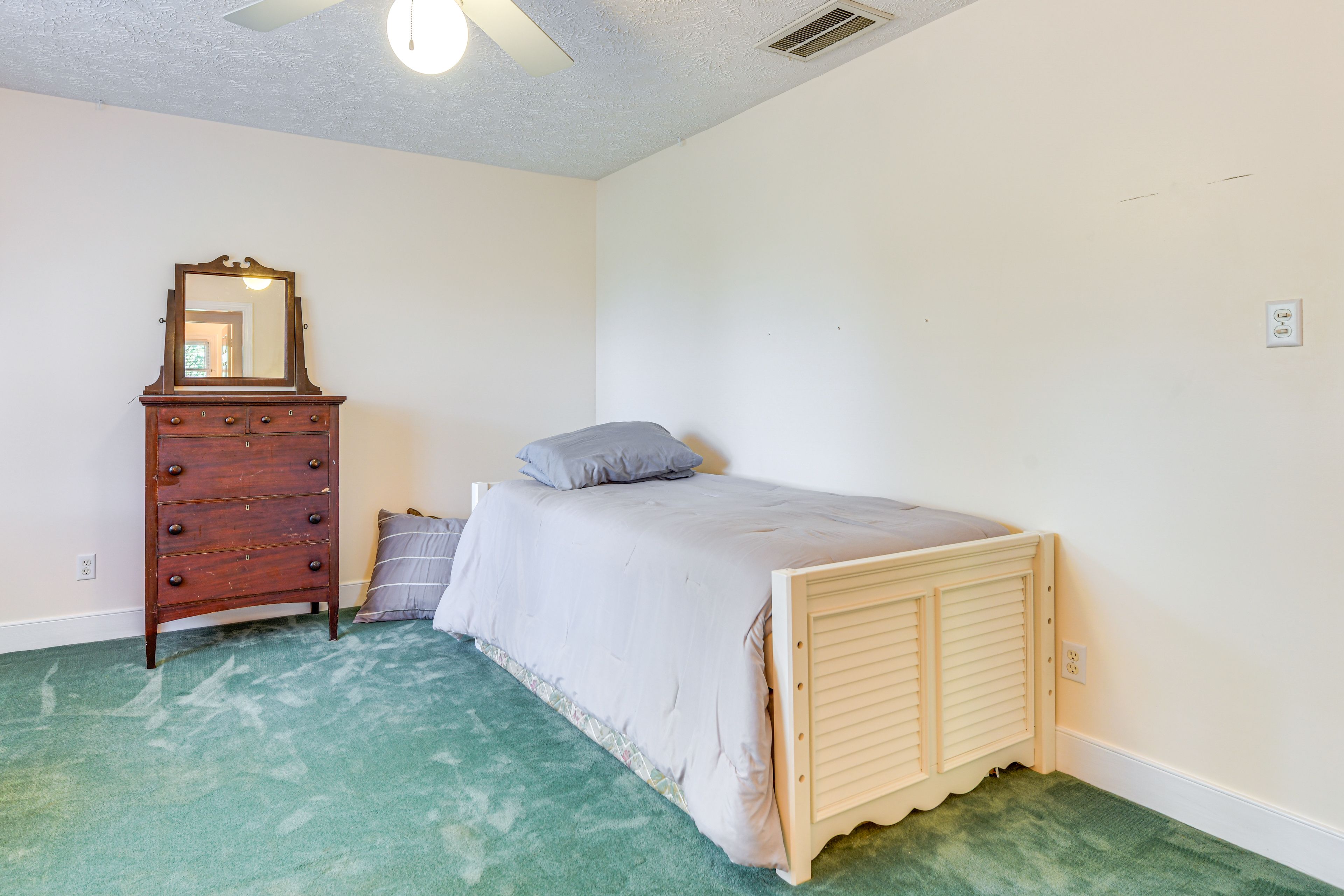 Bedroom 3 | 2nd Floor | Twin Bed w/ Twin Trundle | Laptop-Friendly Workspace