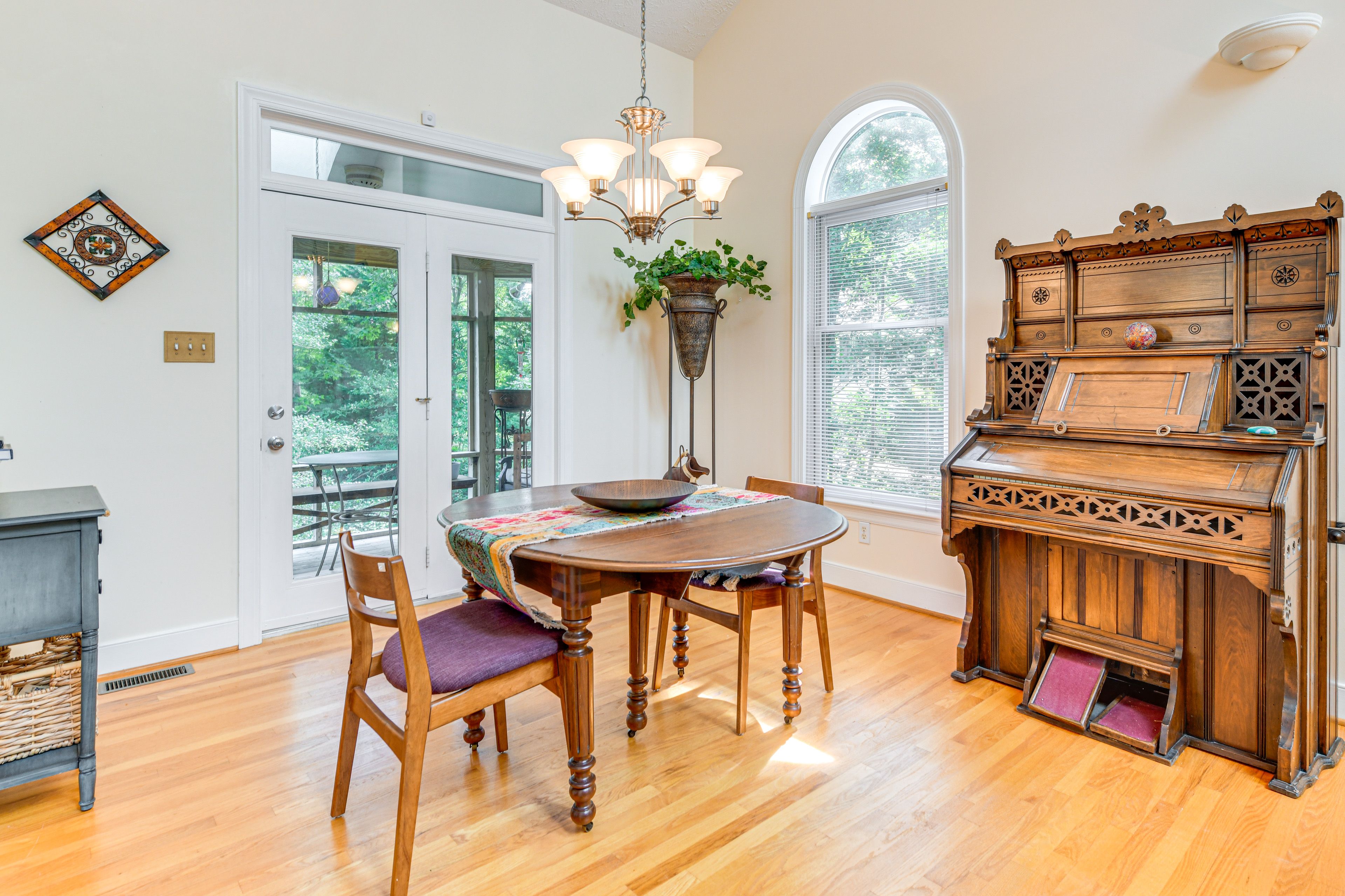Dining Area | 1st Floor | Dishware/Flatware