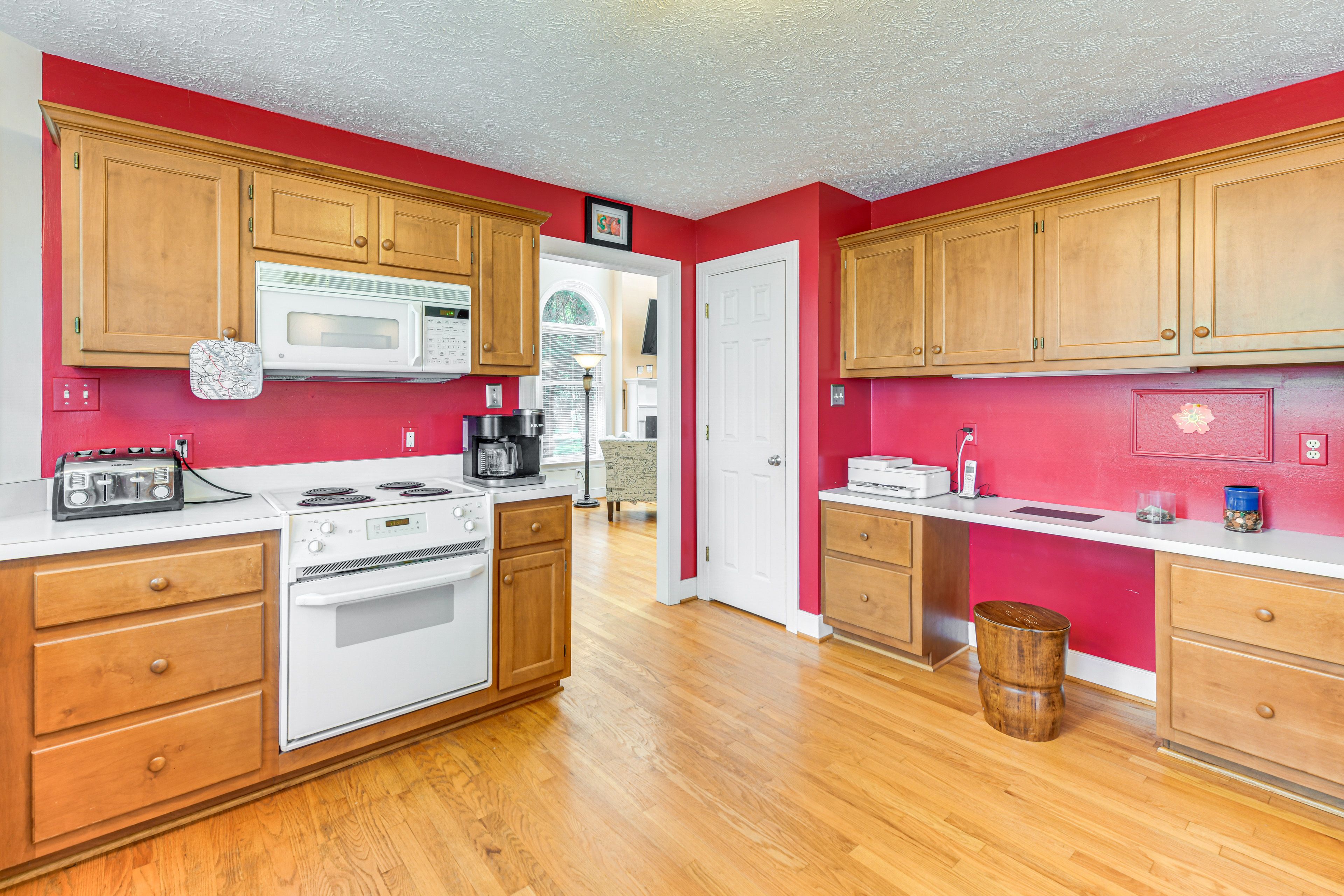 Kitchen | 1st Floor | Dishwasher | Refrigerator | Cooking Basics | Breakfast Bar