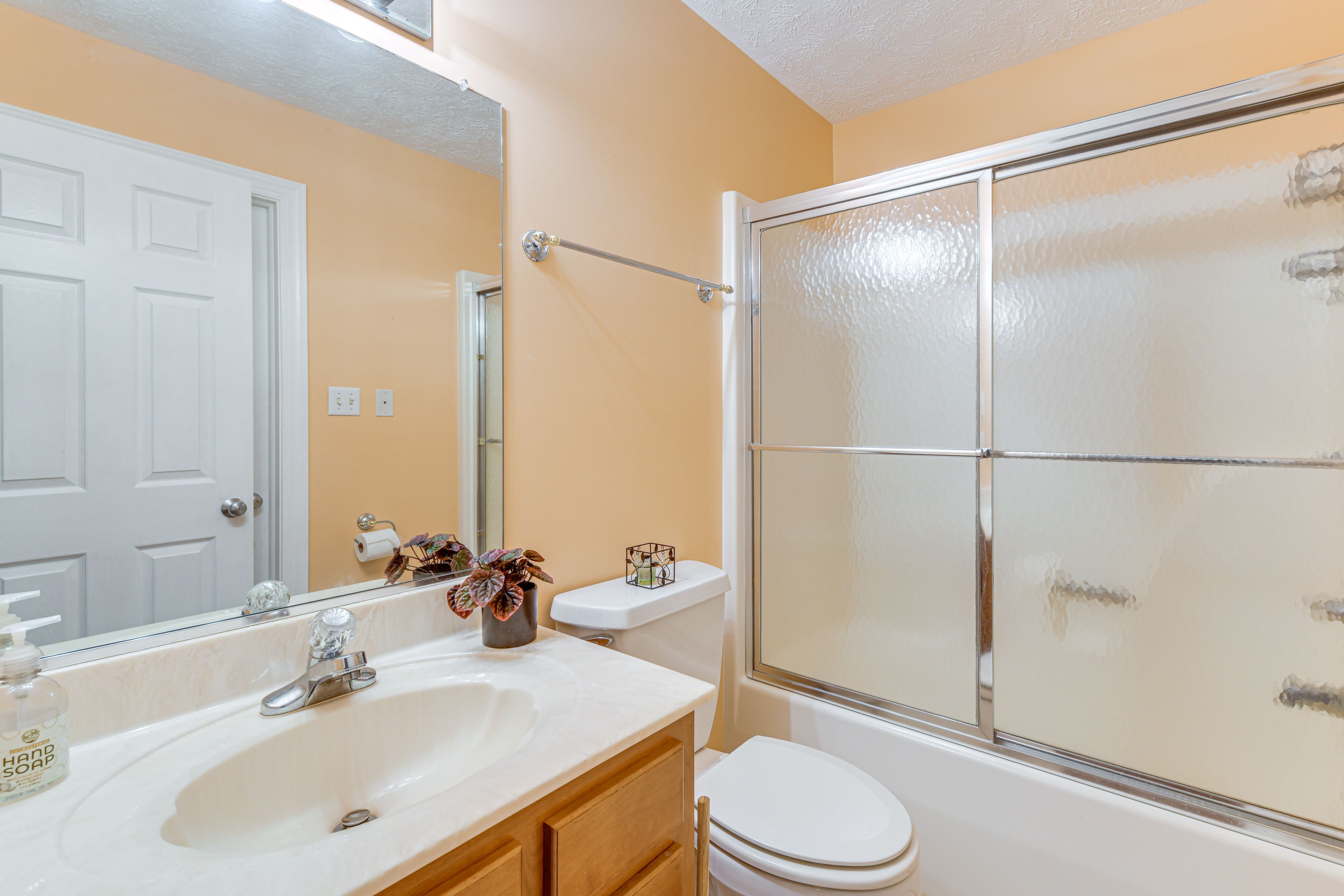 Full Bathroom | 1st Floor