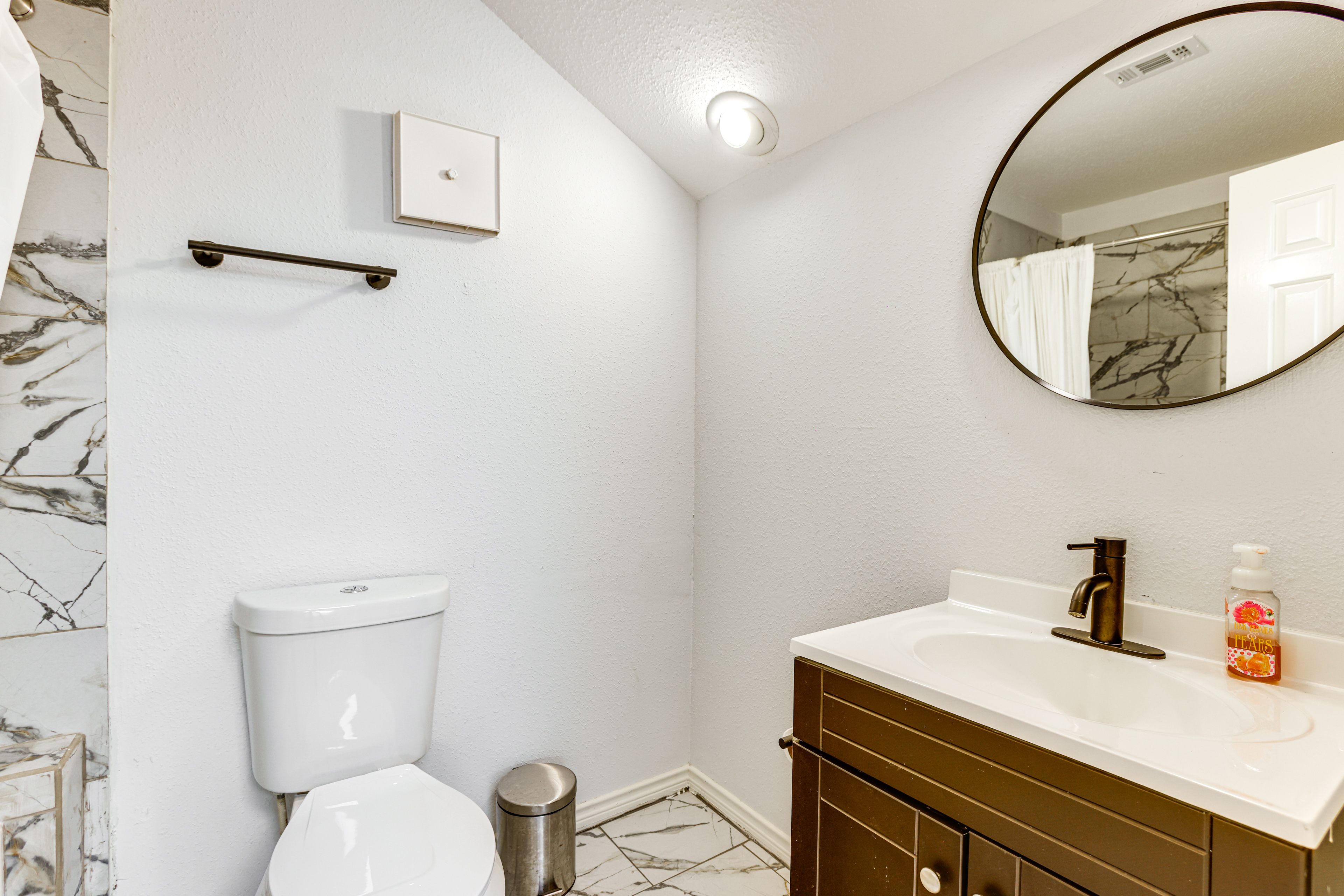 Full Bathroom | Loft