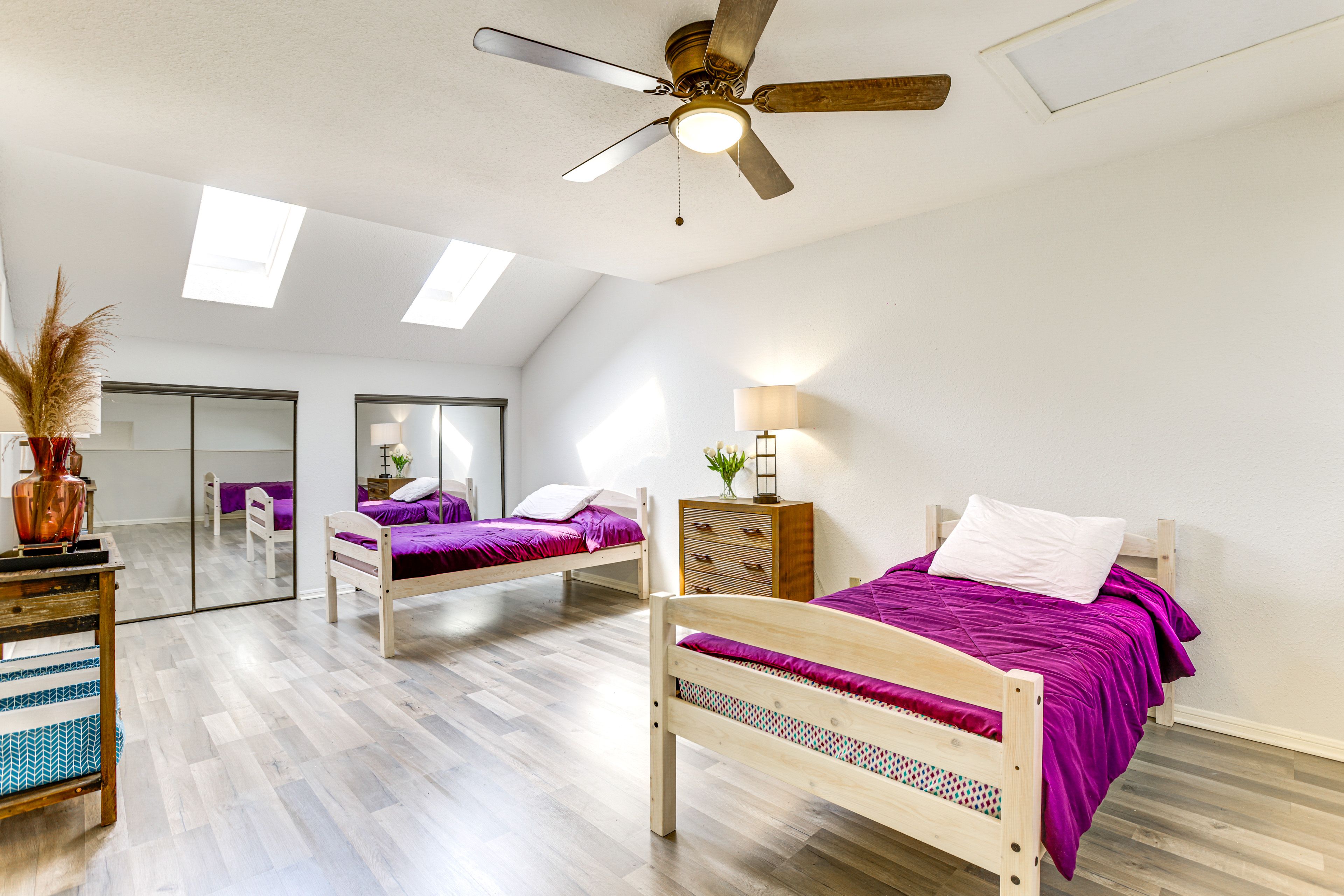 Bedroom 2 (Loft) | 2 Twin Beds | En-Suite Bathroom