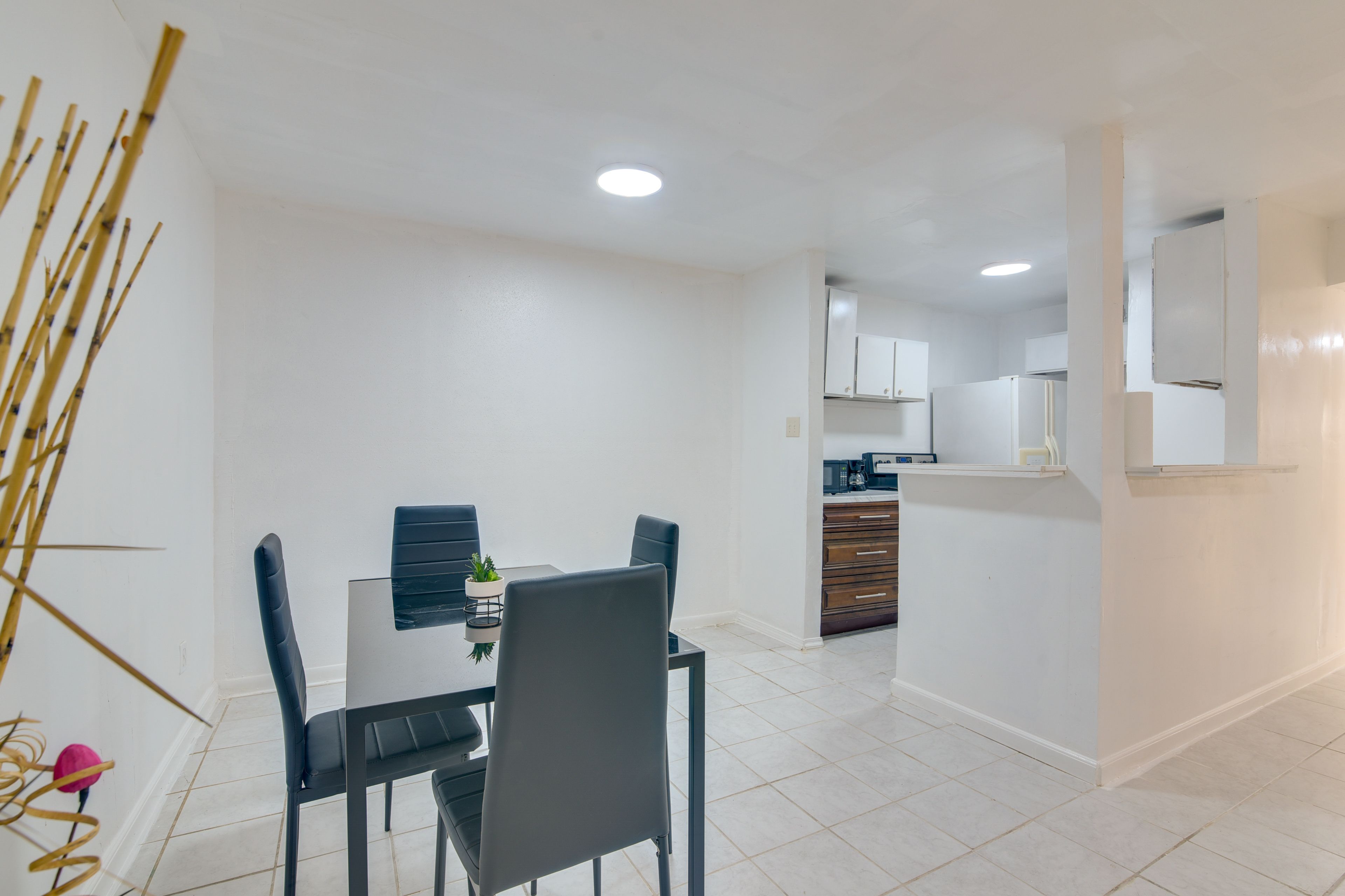 Dining Area | Dishware/Flatware