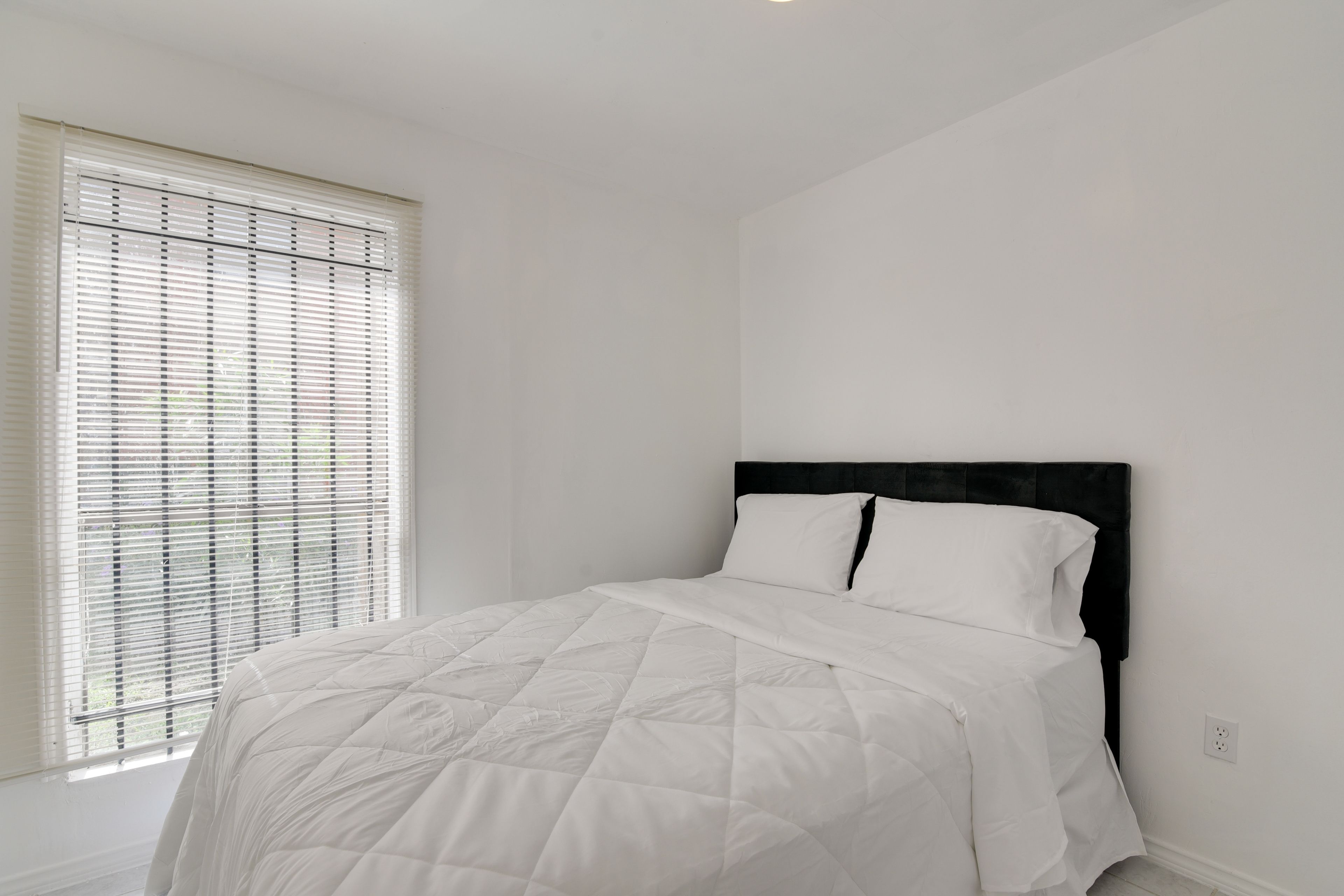 Bedroom 2 | Queen Bed