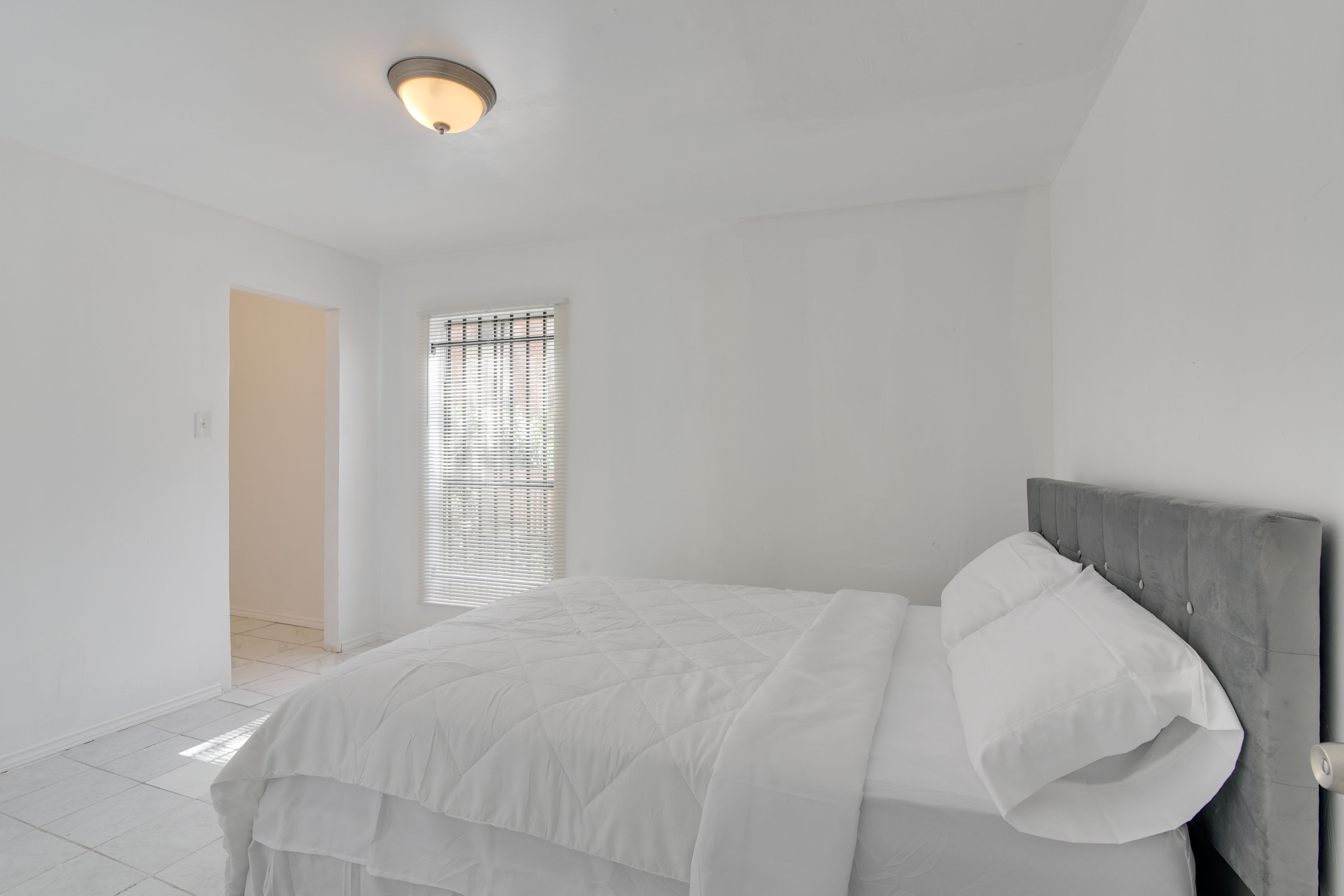 Bedroom 3 | Queen Bed