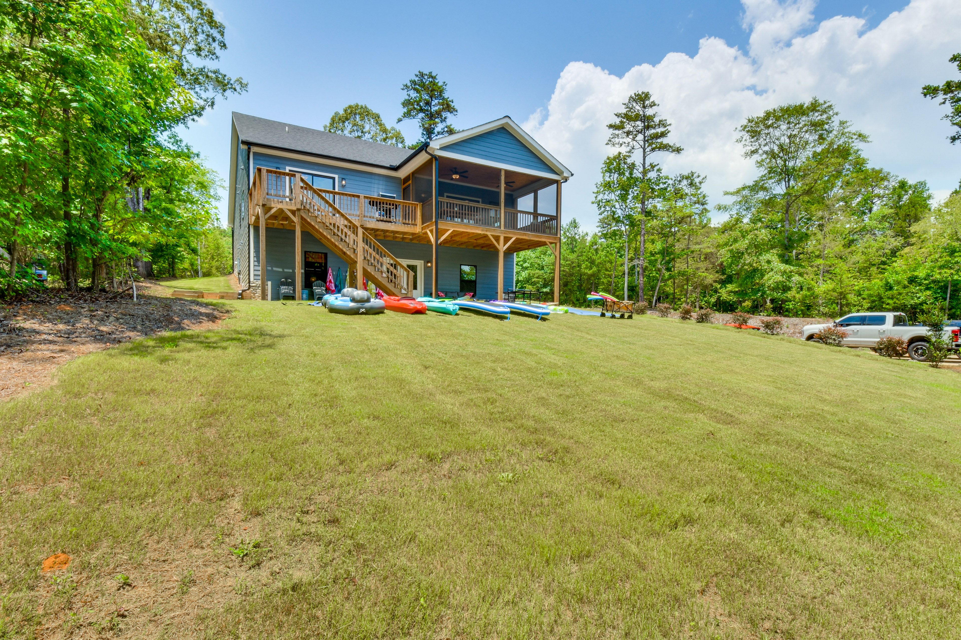 Private Backyard Area | Cornhole | Kayaks | Inflatable Tubes