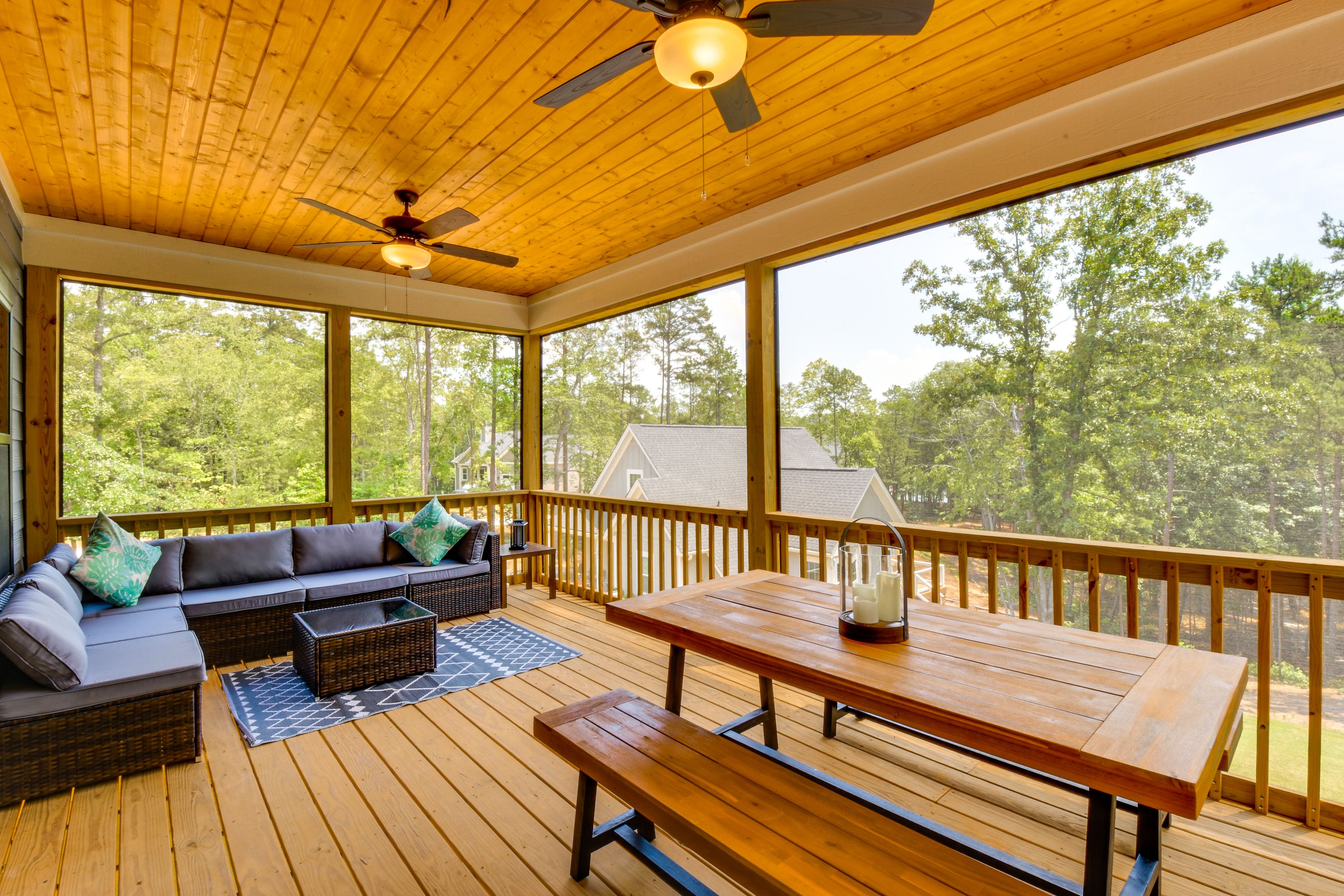 Lavonia Vacation Rental | 4BR | 3BA | 3,374 Sq Ft | 4 Steps to Enter