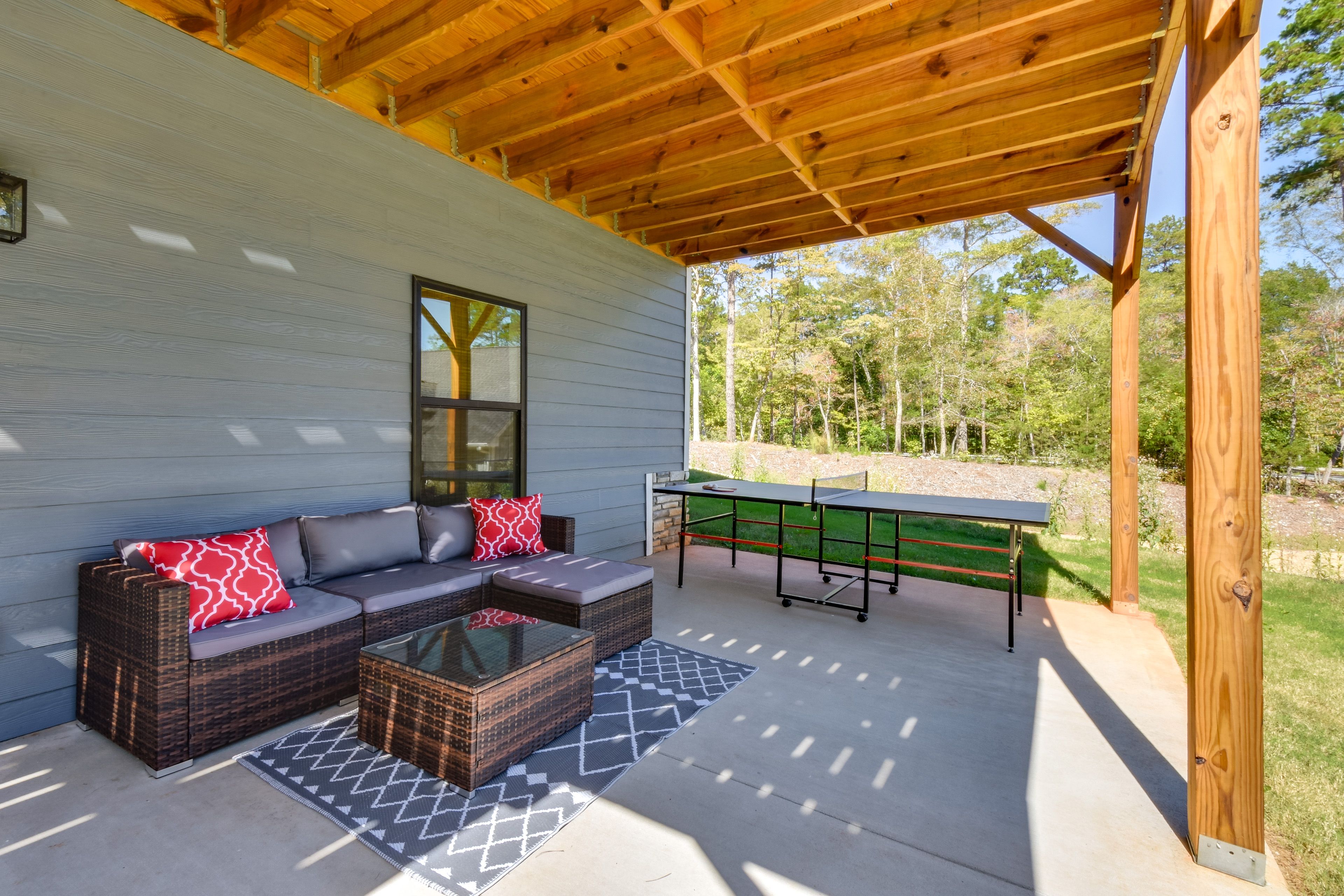 Furnished Patio | Ping-Pong Table