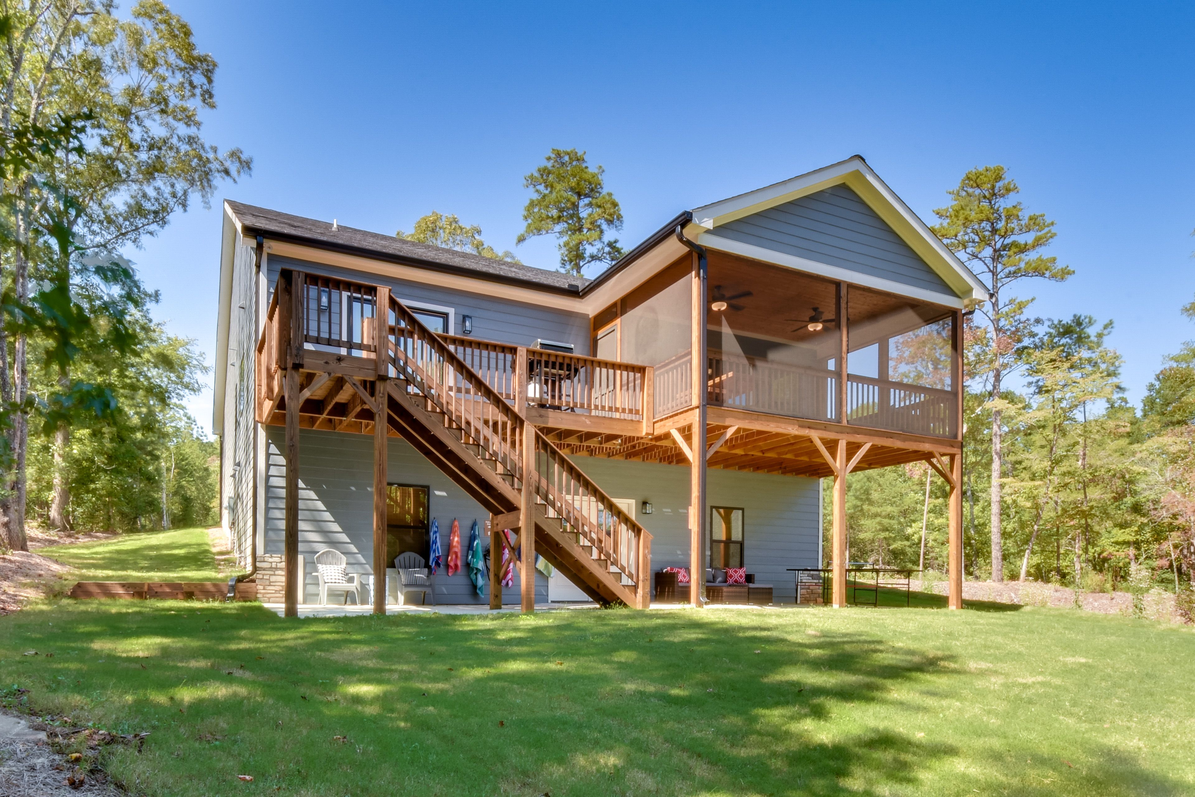 Private Backyard Area | Cornhole | Kayaks | Inflatable Tubes