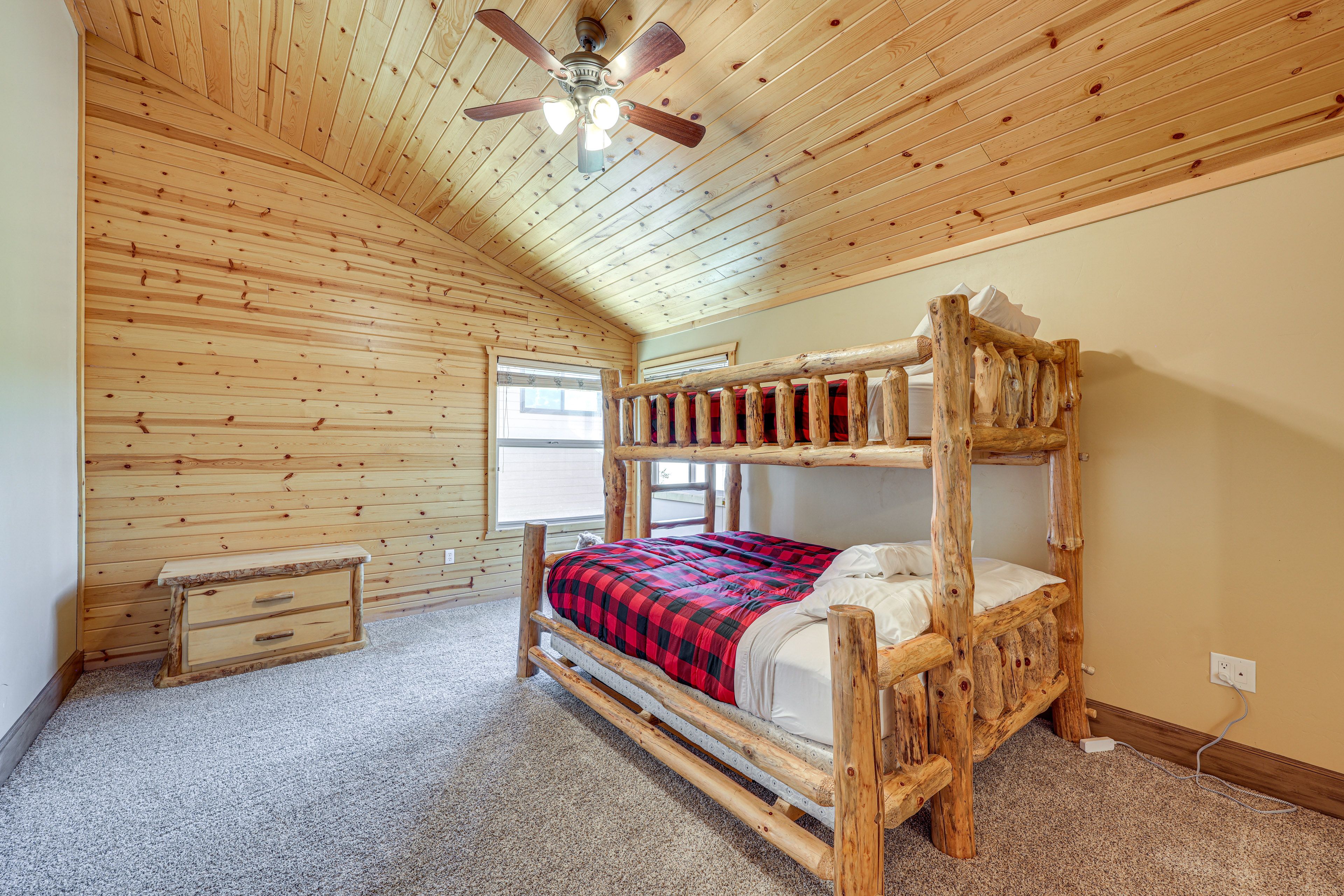 Bedroom 2 | 2nd Floor | Twin/Queen Bunk Bed