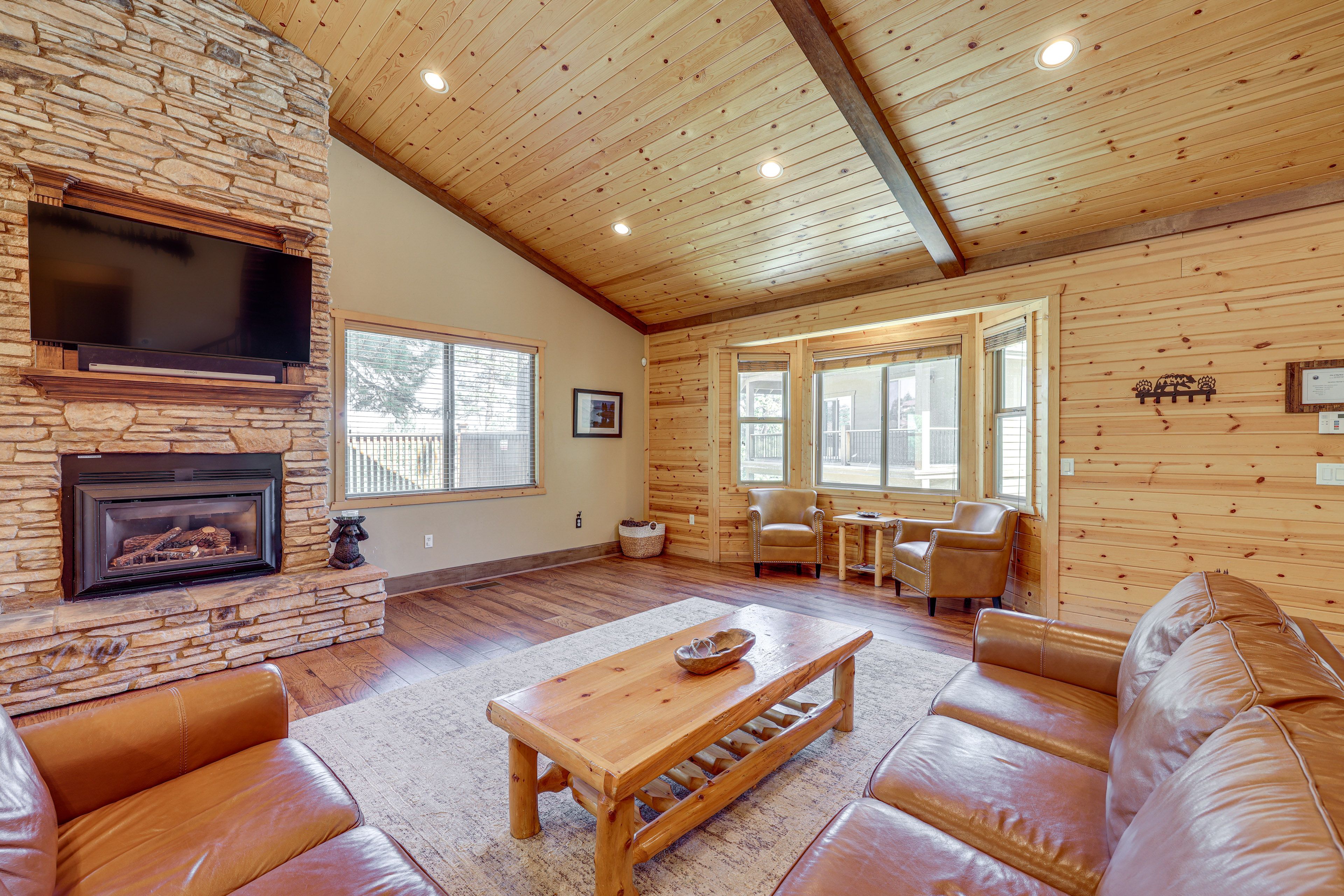 Living Room | 1st Floor | Gas Fireplace