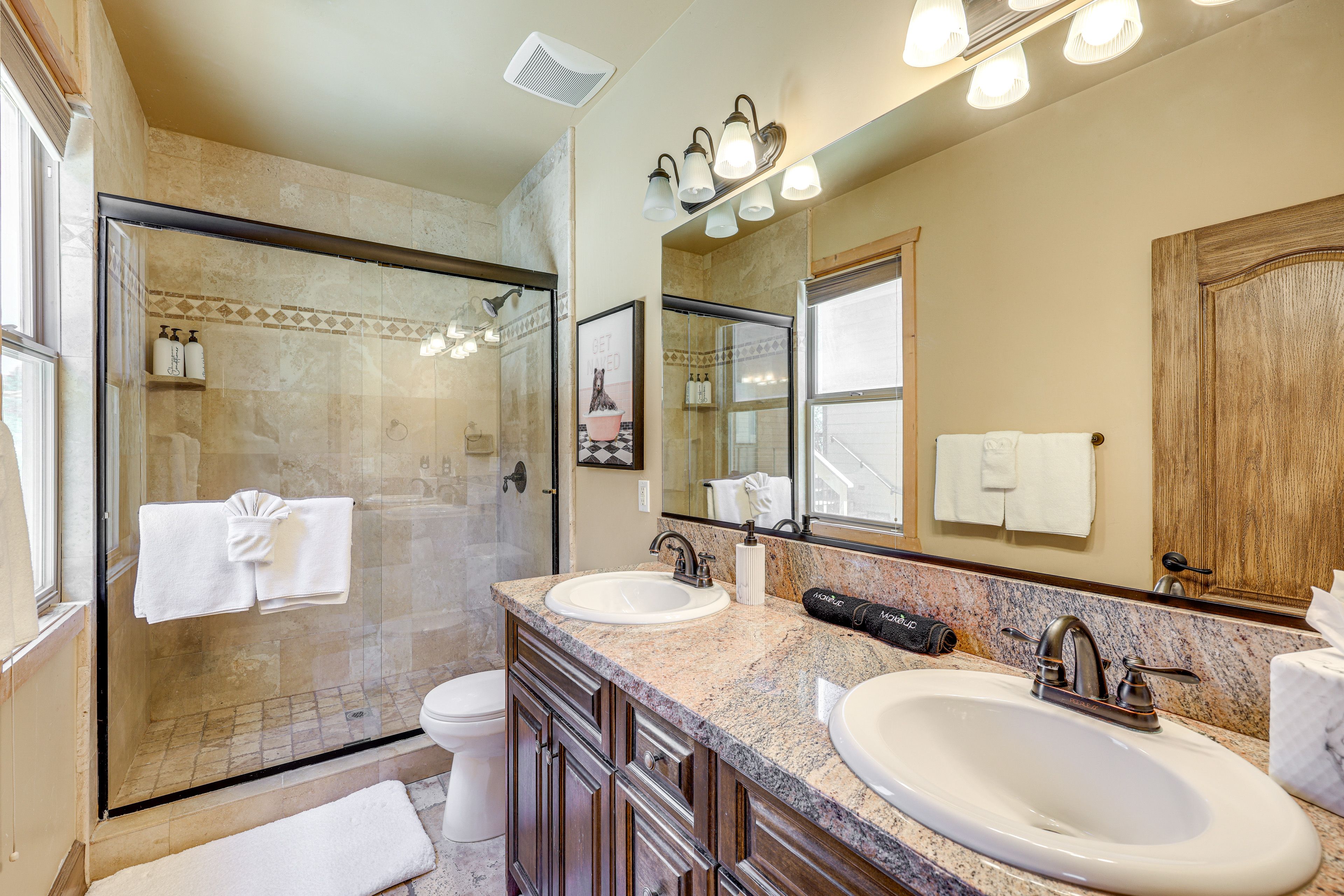 En-Suite Bathroom | 1st Floor