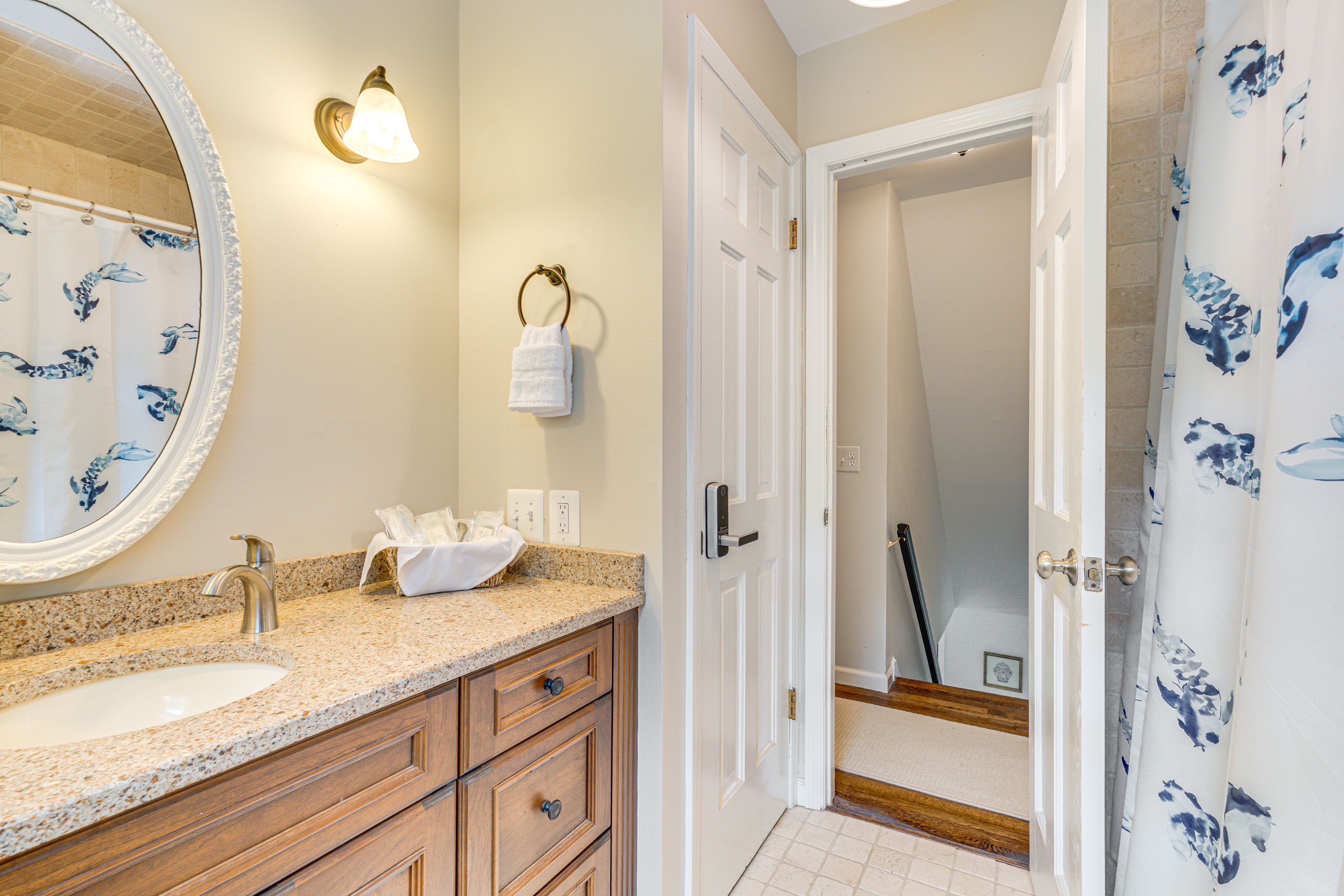 Full Bathroom | 2nd Floor