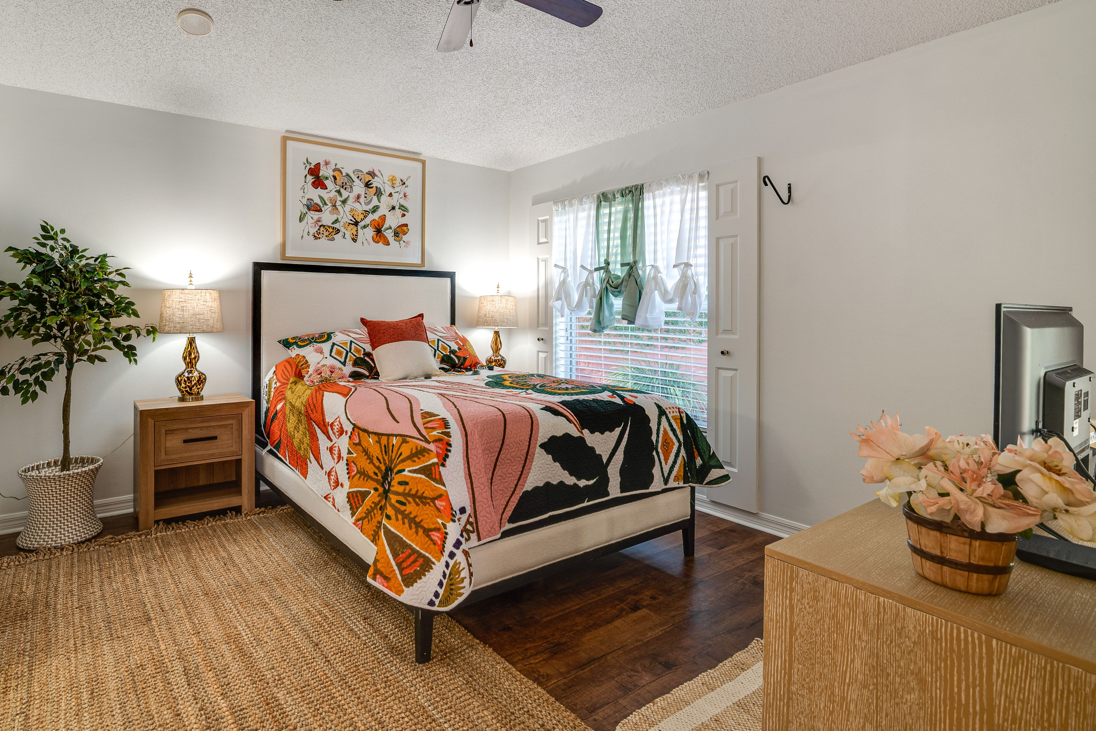 Bedroom 1 | Queen Bed | Linens Provided