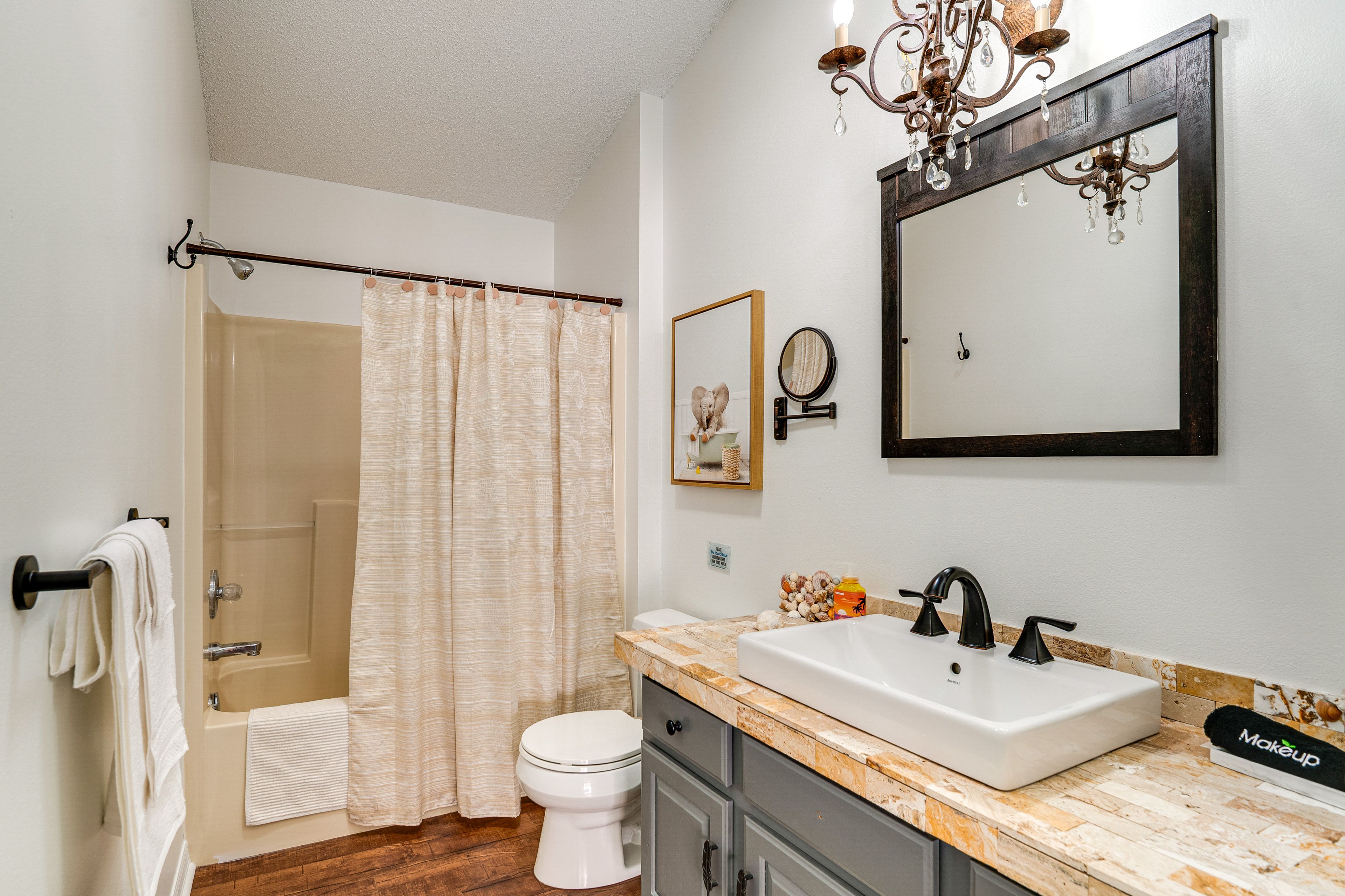 Bathroom | Towels Provided