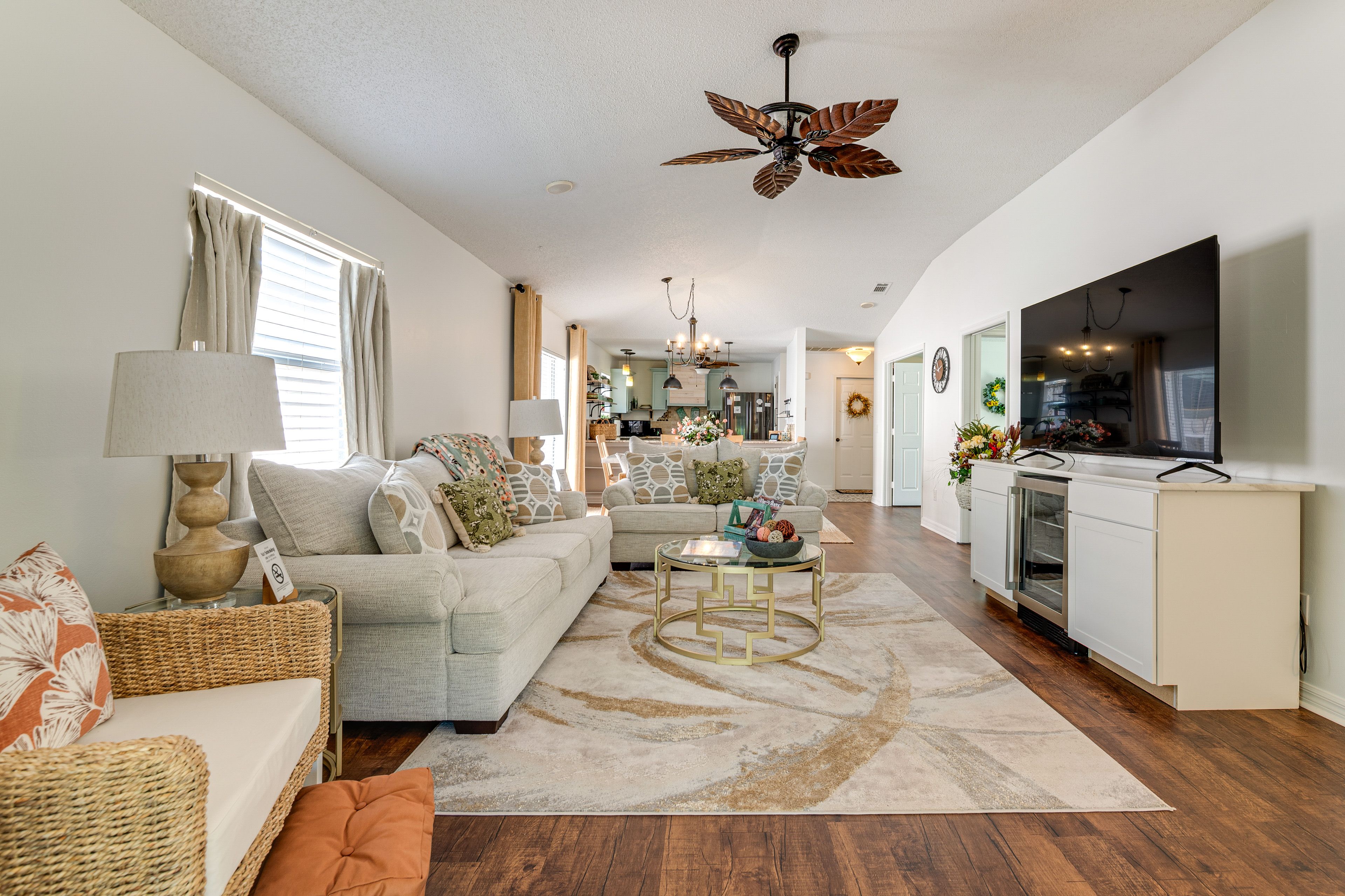 Living Room | Free WiFi | Central Heating & A/C | Smart TV | Queen Sleeper Sofa