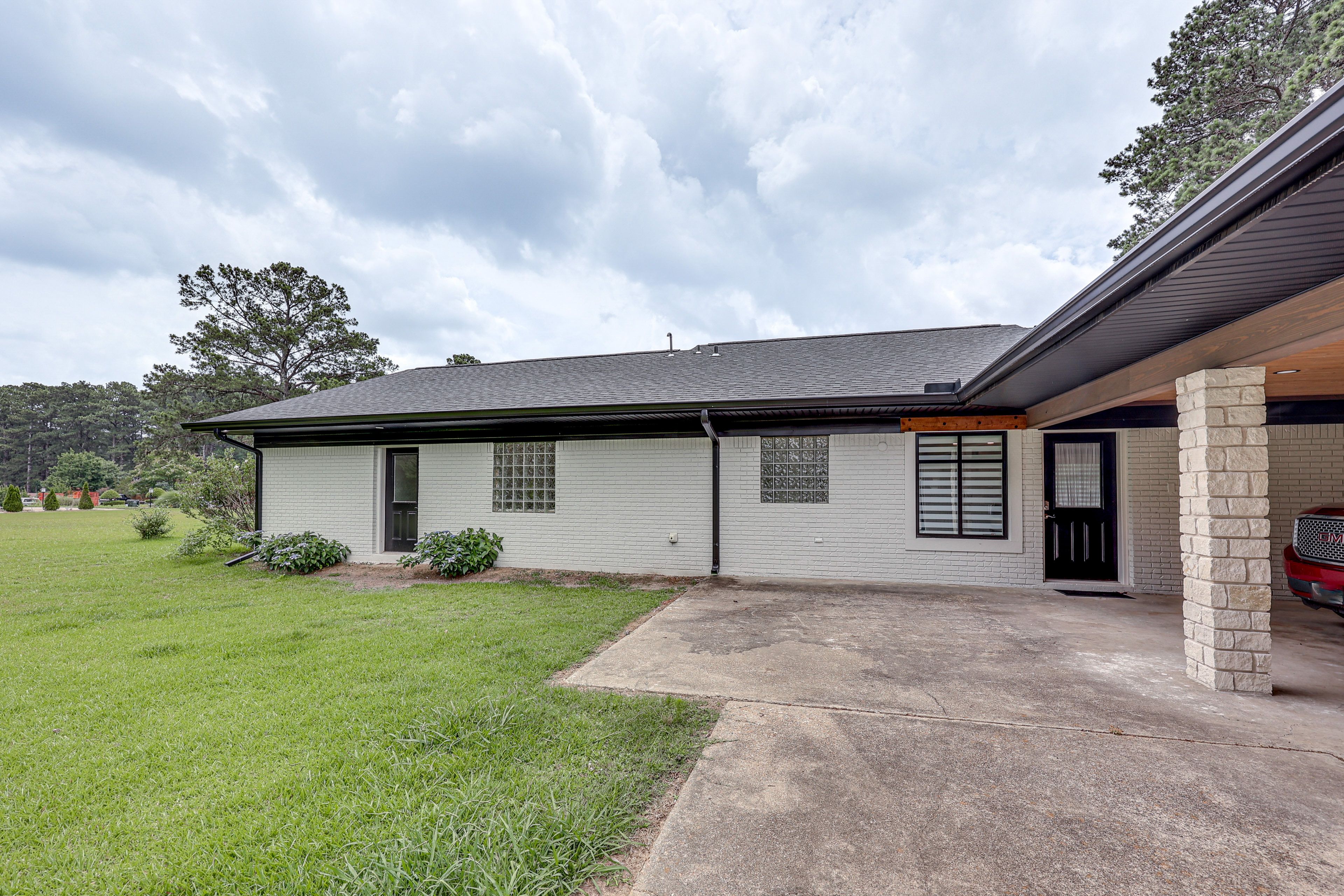 Property Entrance | Parking | Carport (2 Vehicles) | Driveway (2 Vehicles)