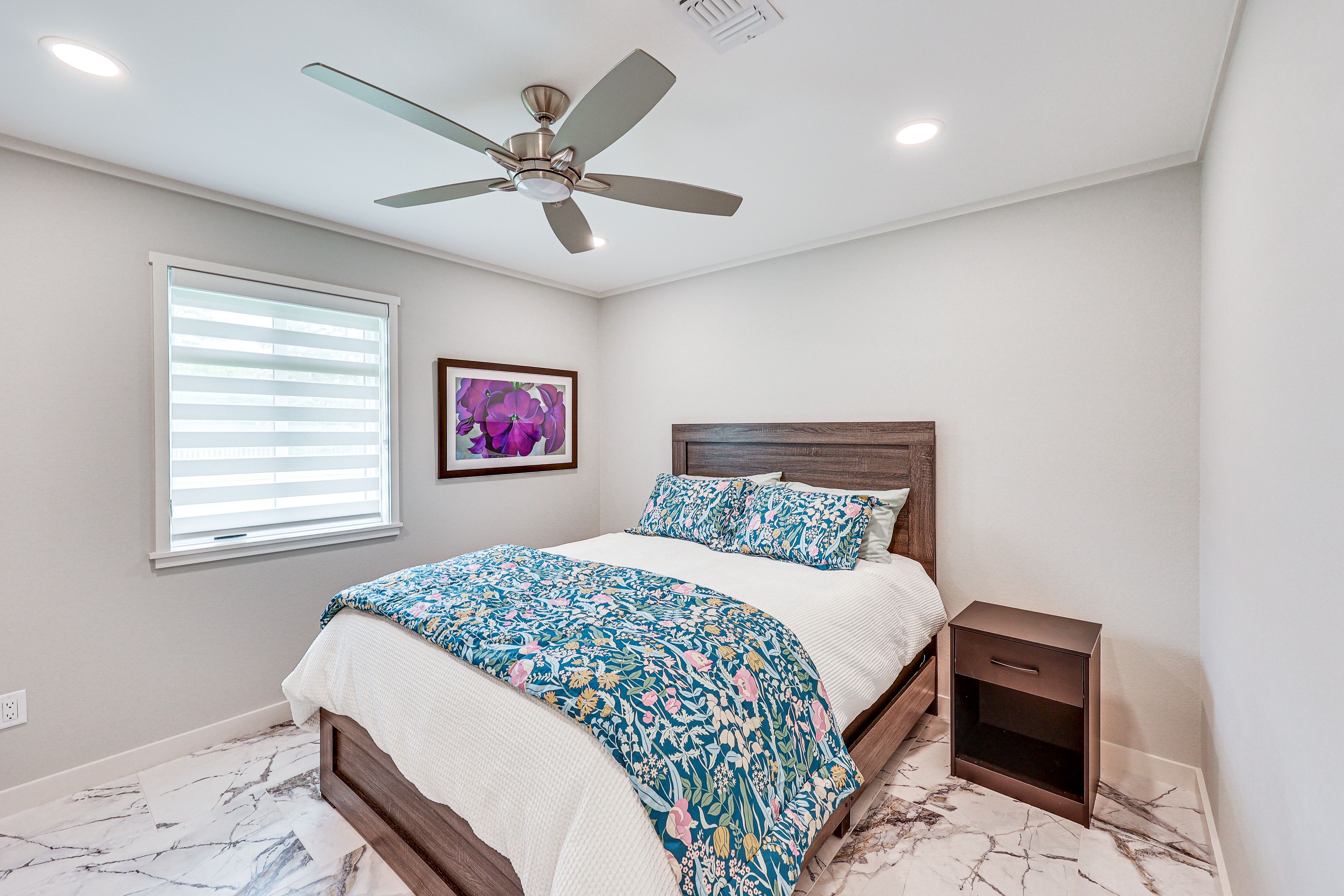 Bedroom 2 | Queen Bed