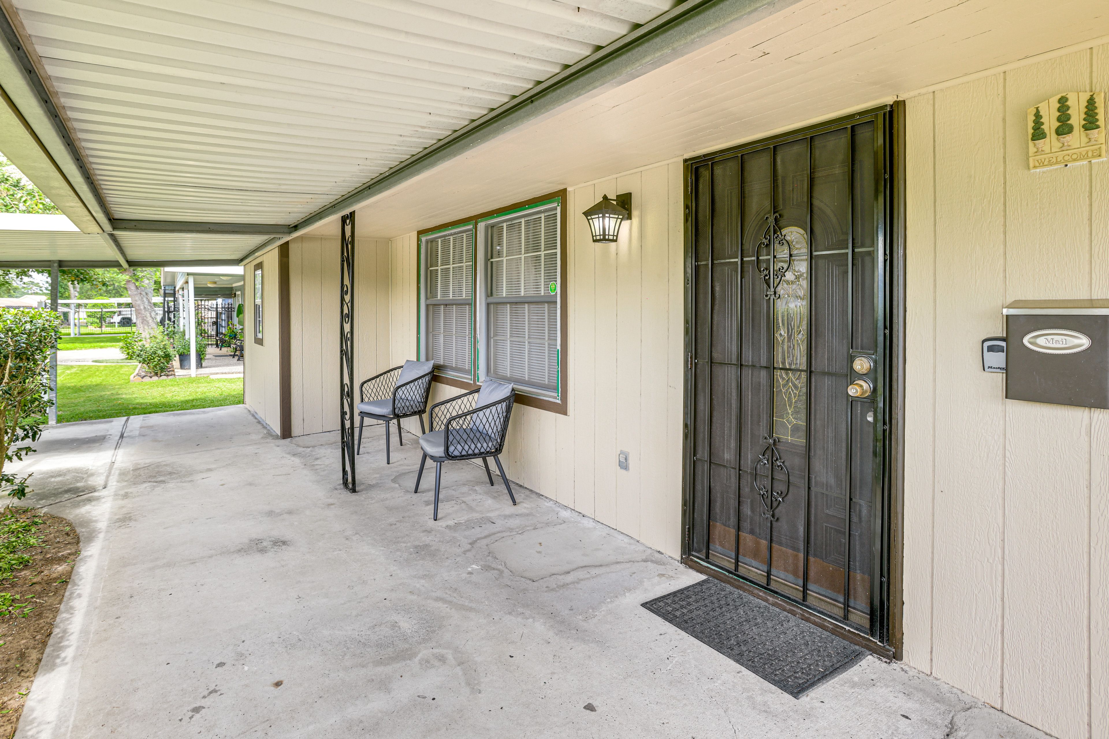 Covered Porch | Entryway