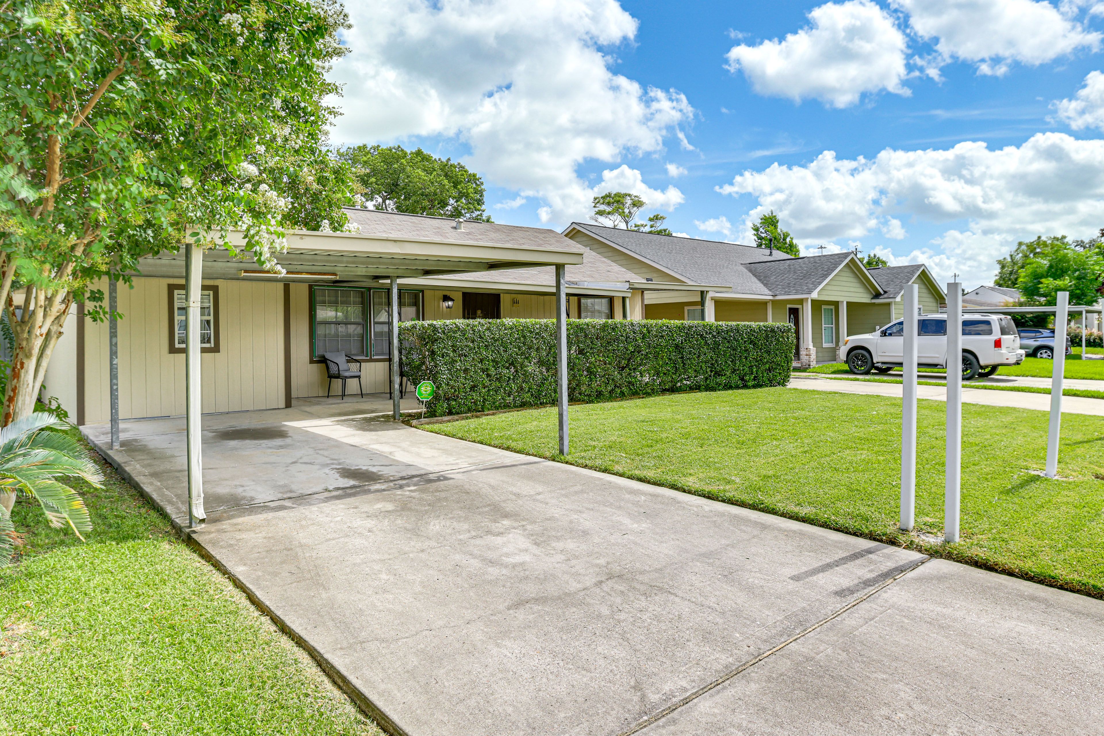 Exterior | Parking | Driveway (5 Vehicles) | Street | RV/Trailer